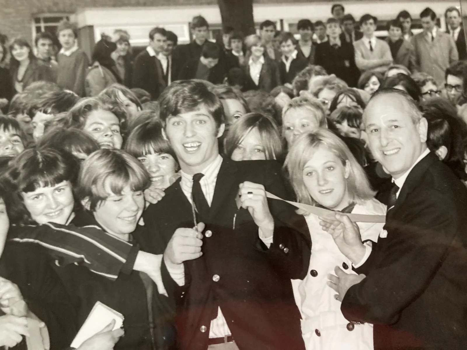 GEORGIE FAME opens ST ALBANS SHOP 1960s PHOTOGRAPH 28/22 CM, изображение 4