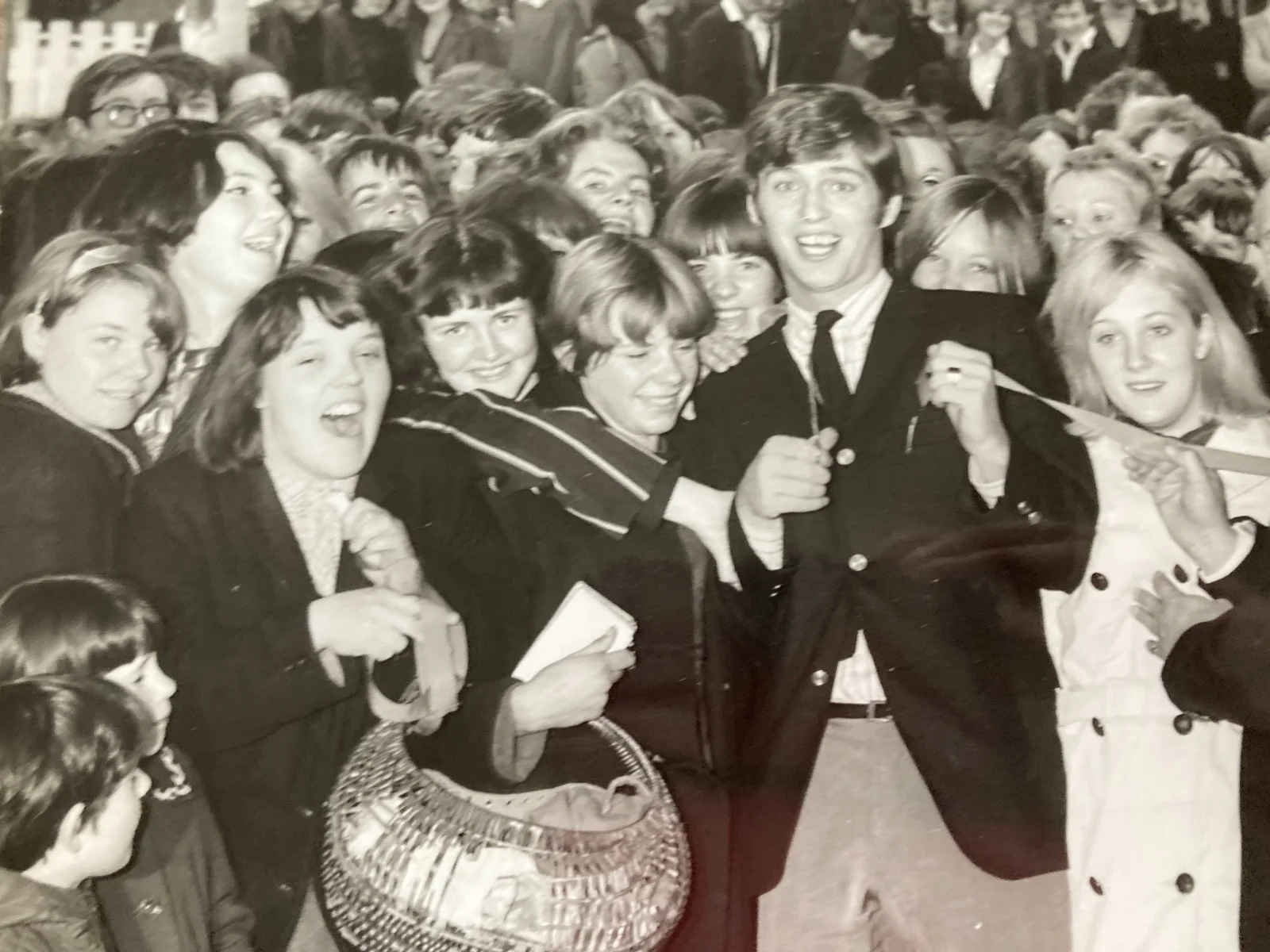 GEORGIE FAME opens ST ALBANS SHOP 1960s PHOTOGRAPH 28/22 CM, изображение 5