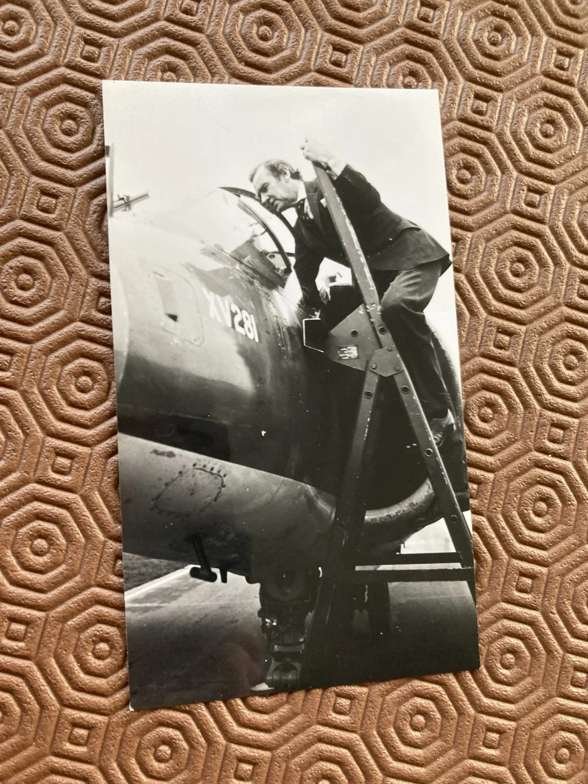 XV281 Hawker Siddeley Harrier GR1 in 1975 portrait of ? PHOTOGRAPH 8/15 CM, изображение 2