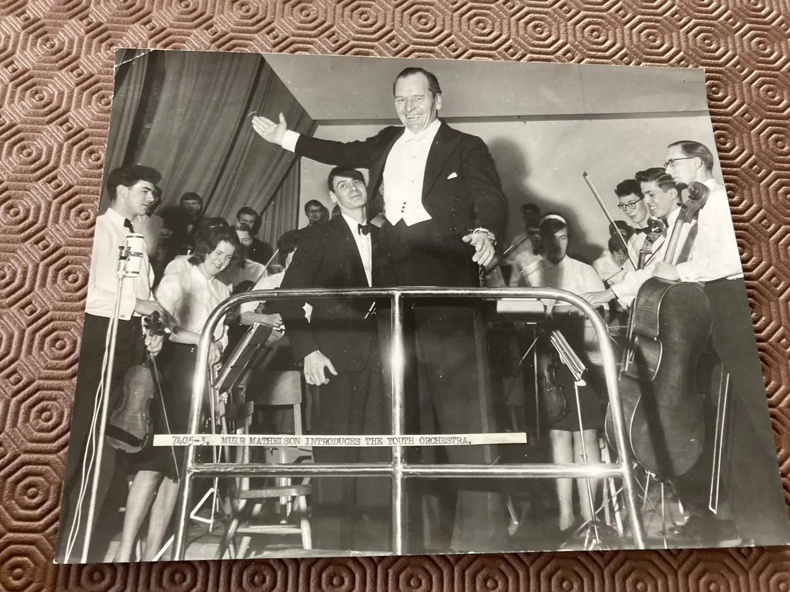 MUIR MATHIESON AT ST ALBANS ARENA WITH YOUTH ORCHESTRA PORTRAIT PHOTOGRAPH, изображение 2