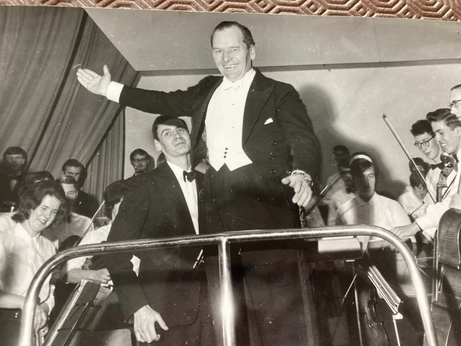 MUIR MATHIESON AT ST ALBANS ARENA WITH YOUTH ORCHESTRA PORTRAIT PHOTOGRAPH, изображение 3