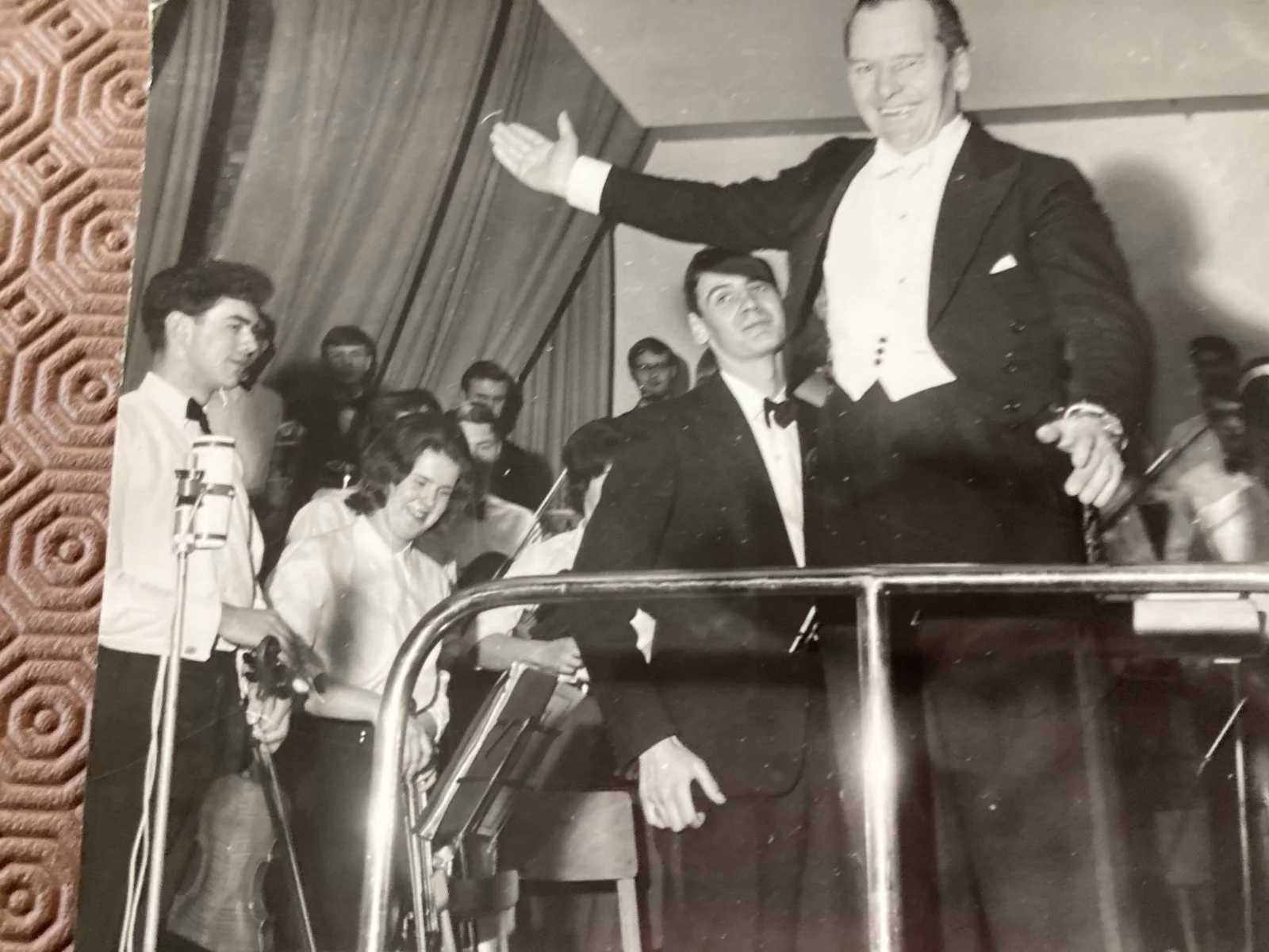 MUIR MATHIESON AT ST ALBANS ARENA WITH YOUTH ORCHESTRA PORTRAIT PHOTOGRAPH, изображение 4