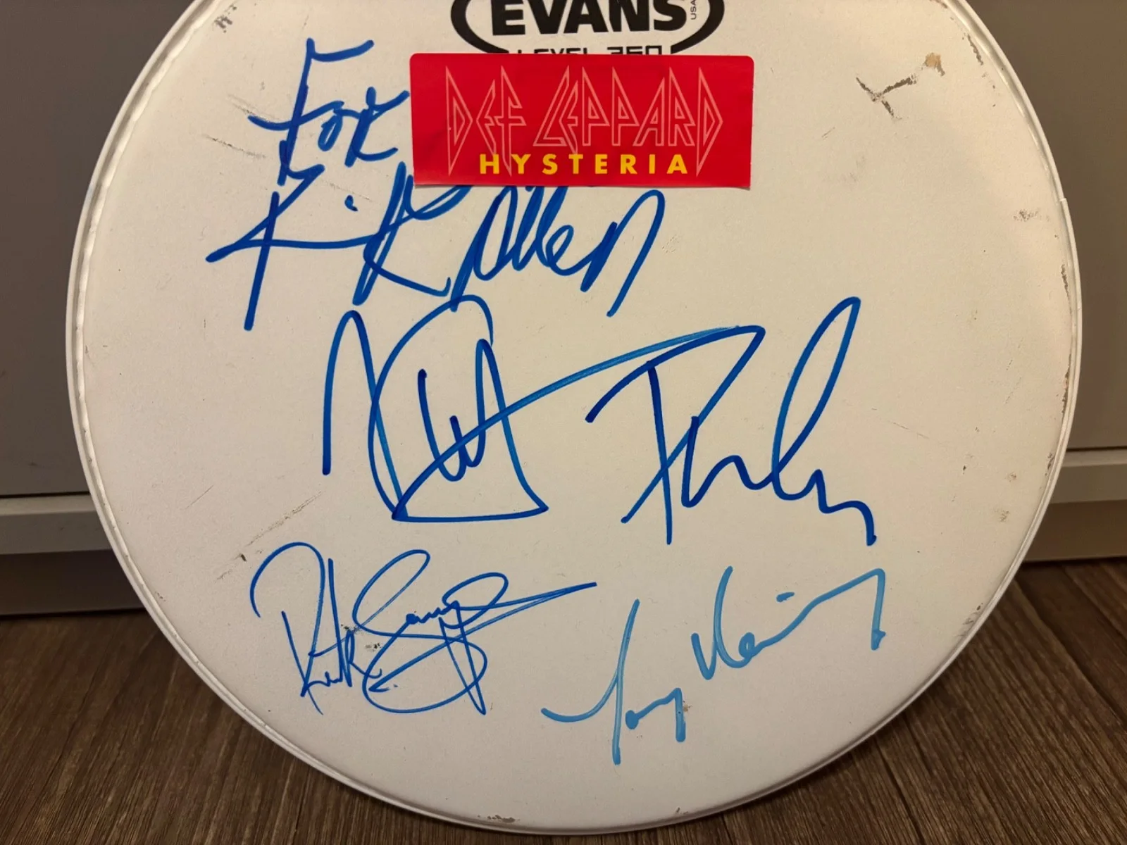 DEF LEPPARD SIGNED AUTOGRAPHED DRUMHEAD RARE RICK ALLEN OWNED & PLAYED X4, изображение 2