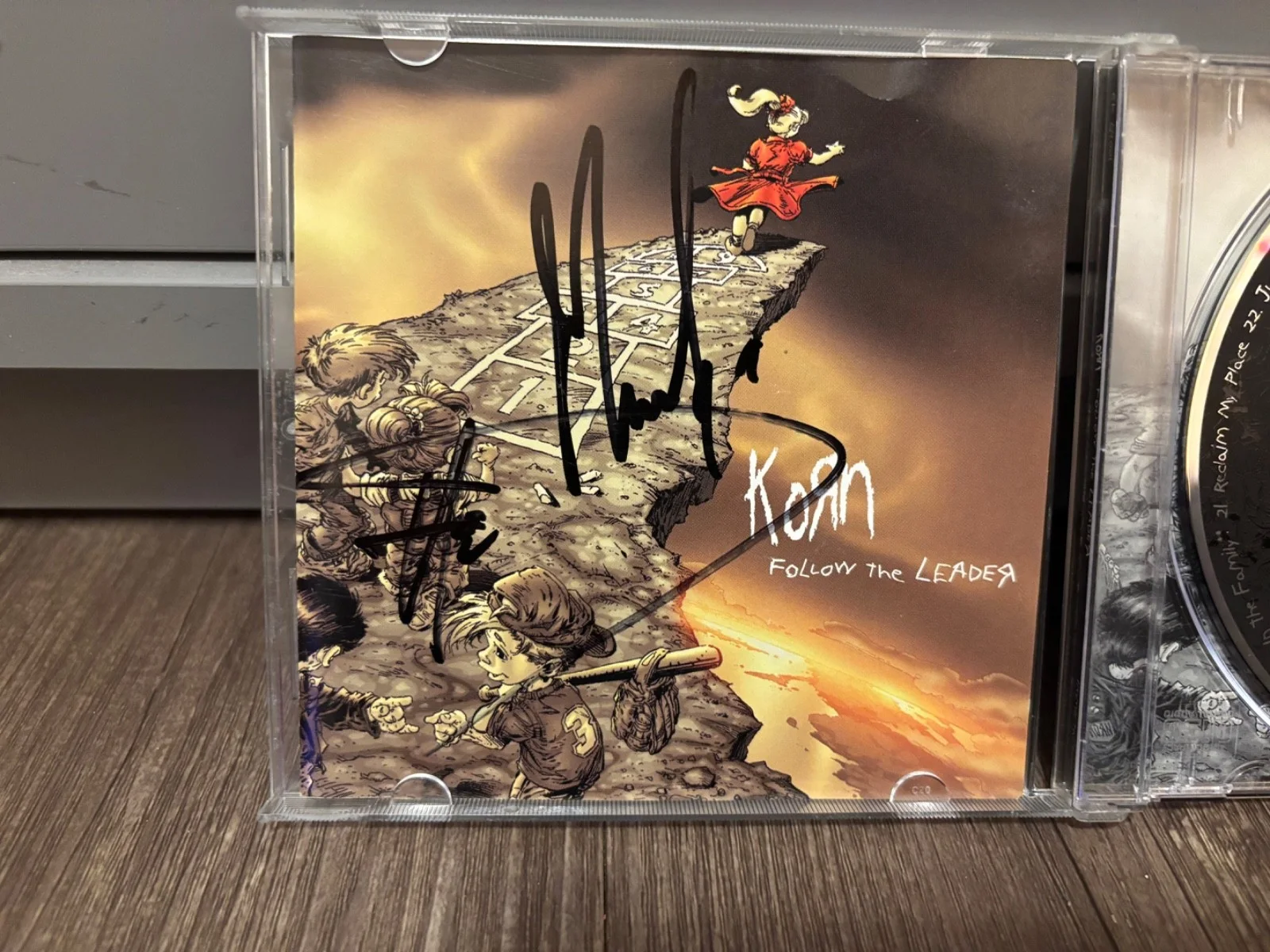 KORN SIGNED AUTOGRAPHED CD FOLLOW THE LEADER RARE MUNKY & HEAD IN PERSON, изображение 2