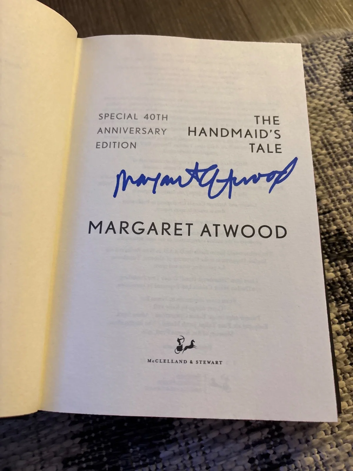 THE HANDMAIDS TALE SIGNED AUTOGRAPHED 40TH ANNIVERSARY SWIRL MARGARET ATWOOD (2), изображение 4
