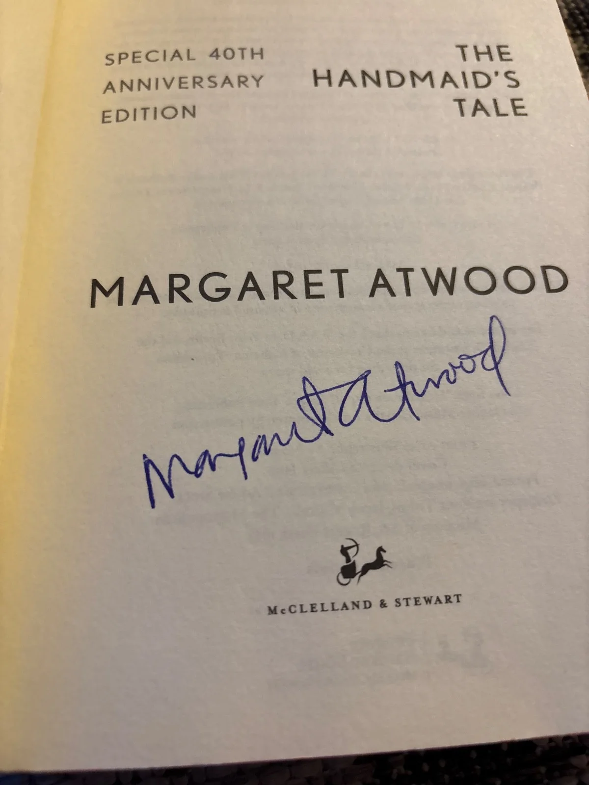 THE HANDMAIDS TALE SIGNED AUTOGRAPHED 40TH ANNIVERSARY RED SWIRL MARGARET ATWOOD, изображение 5