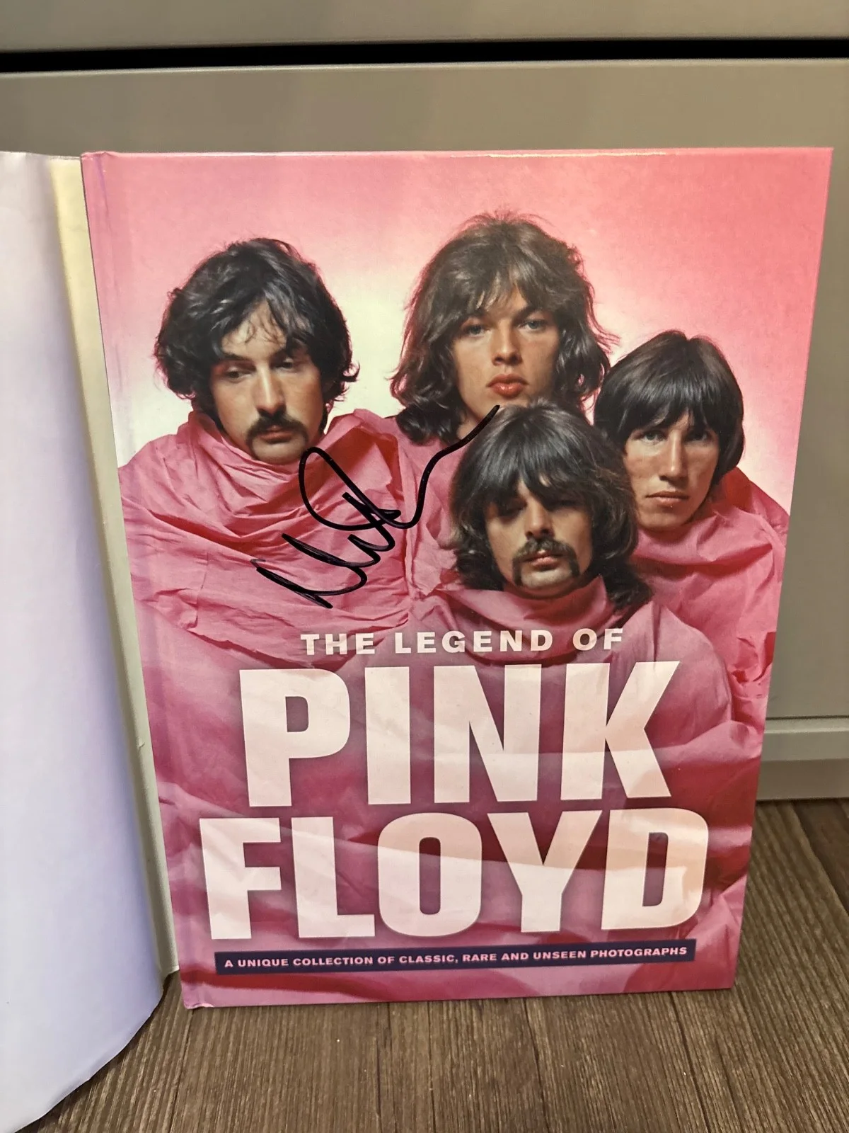 PINK FLOYD SIGNED AUTOGRAPHED BOOK DAVID GILMOUR & NICK MASON RARE X2 IN PERSON, изображение 2