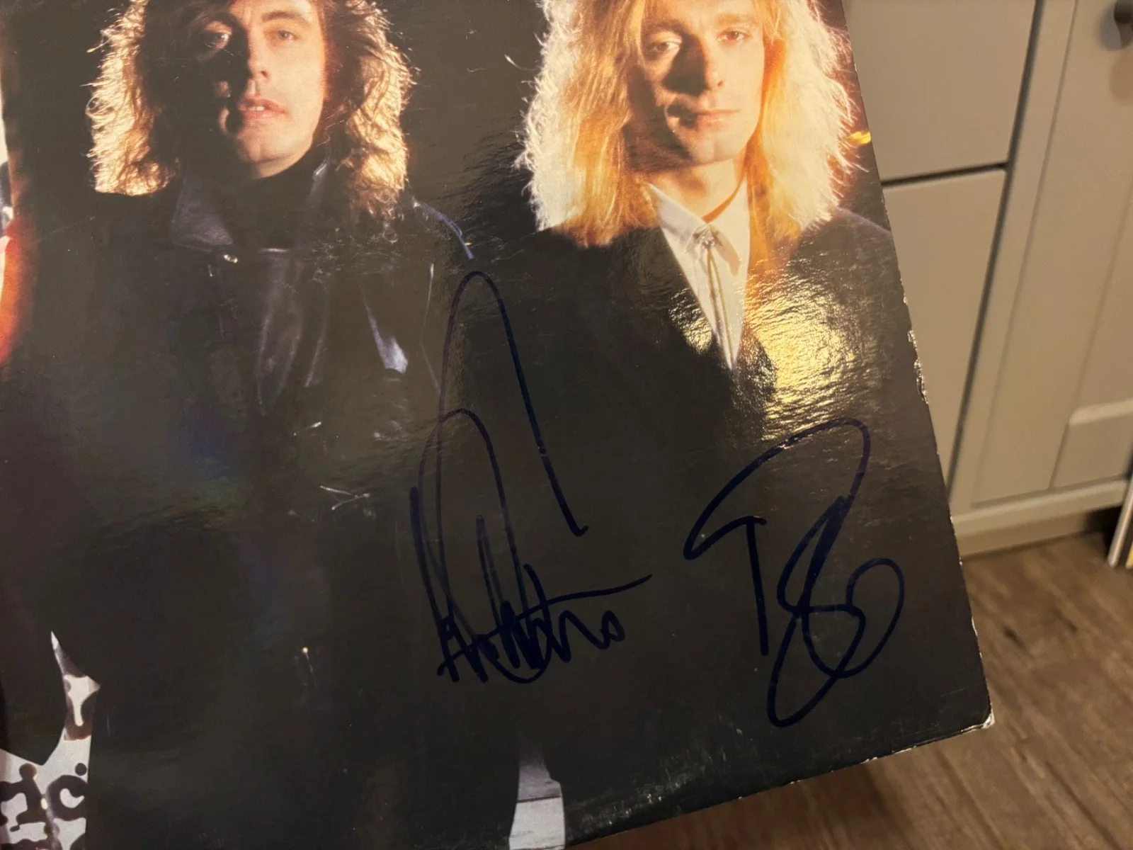 Cheap Trick Signed Autographed LP VINYL Lap Of Luxury RARE X2 IN PERSON RARE, изображение 2