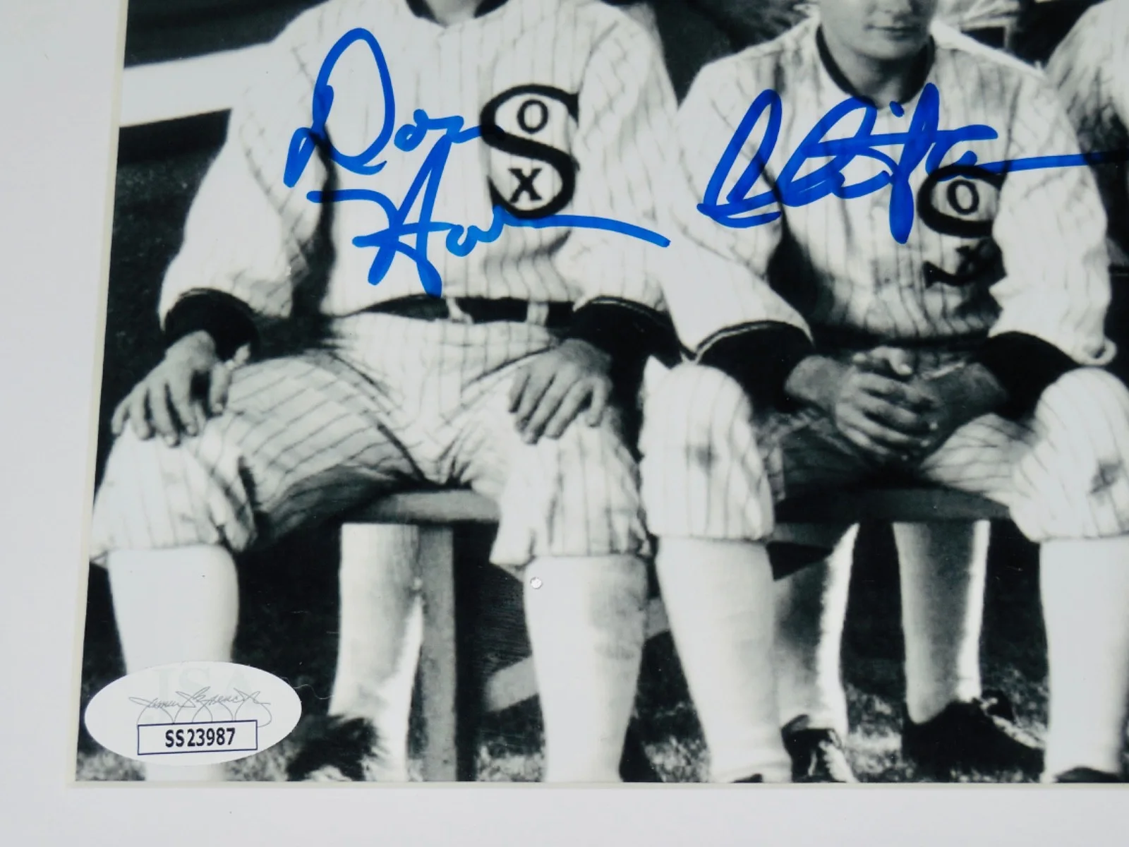 EIGHT MEN OUT AUTOGRAPHED 8X10 PHOTO (FRAMED & MATTED) - 8 SIGNATURES - JSA!, изображение 3