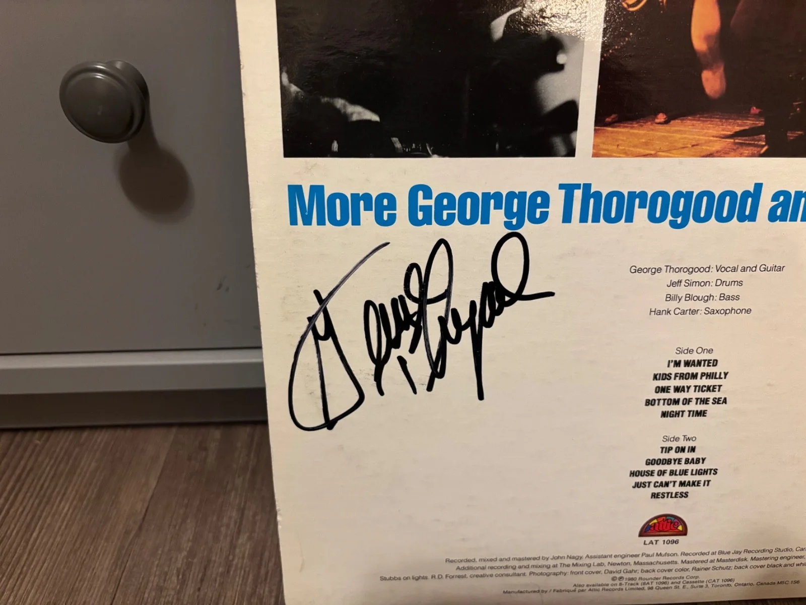 GEORGE THOROGOOD SIGNED AUTOGRAPHED LP VINYL RARE IN PERSON BAD TO THE BONE, image 2