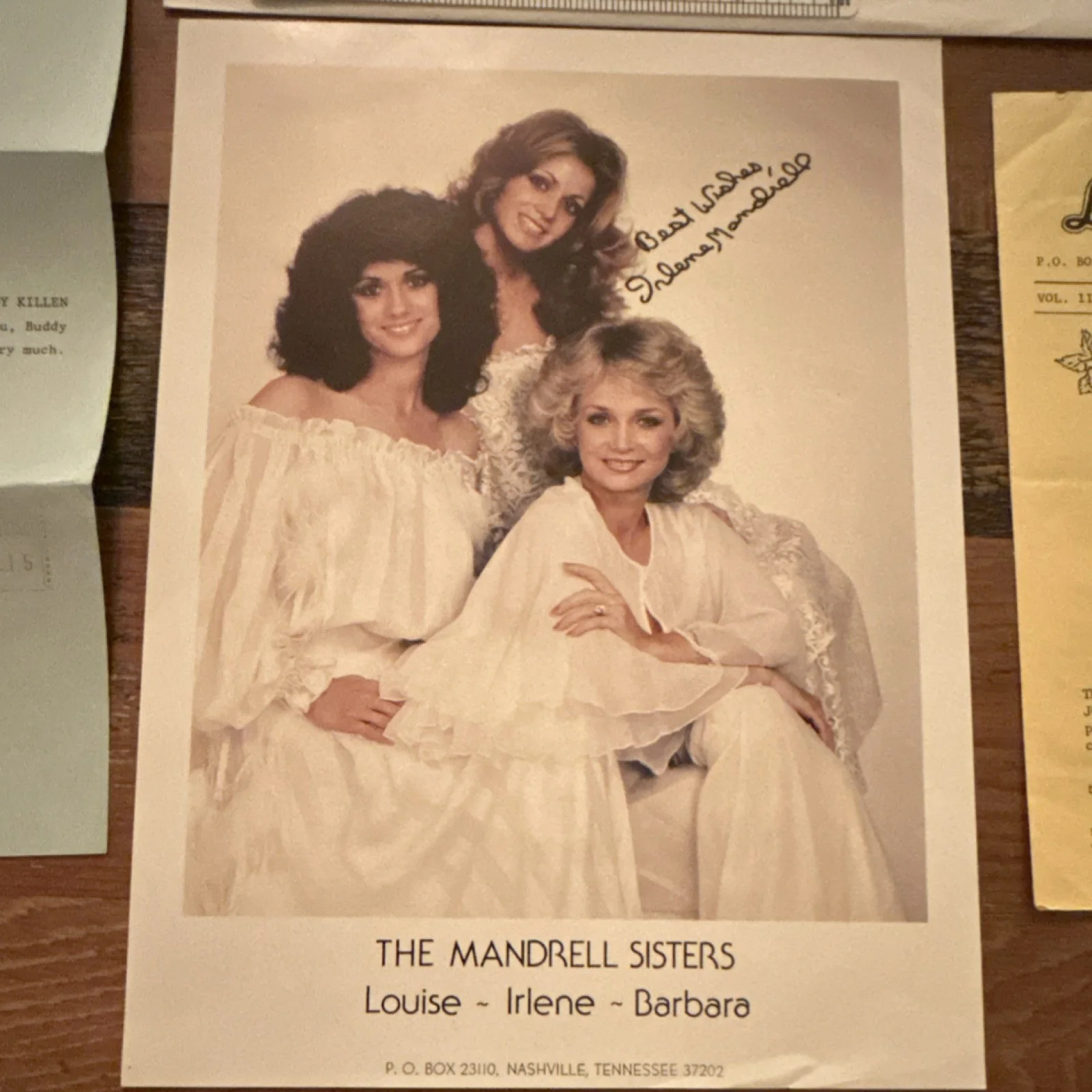 The Mandrell Sisters Autographed Photo & 1980-1981 Fan Club Letters Memorabilia, изображение 2
