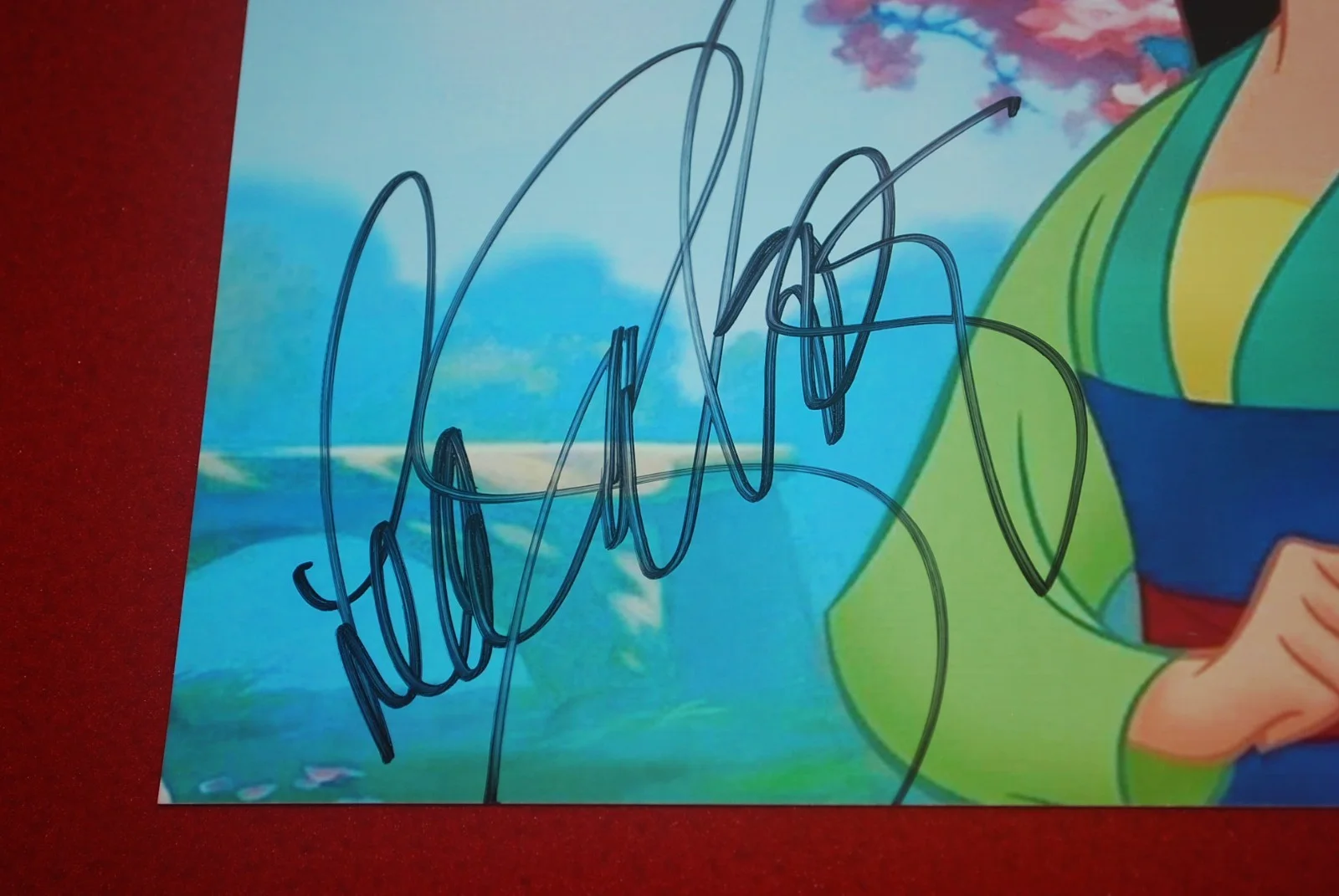LEA SALONGA — LEA SALONGA Signed MULAN 8X10 Photo Beckett COA BV81363, изображение 2