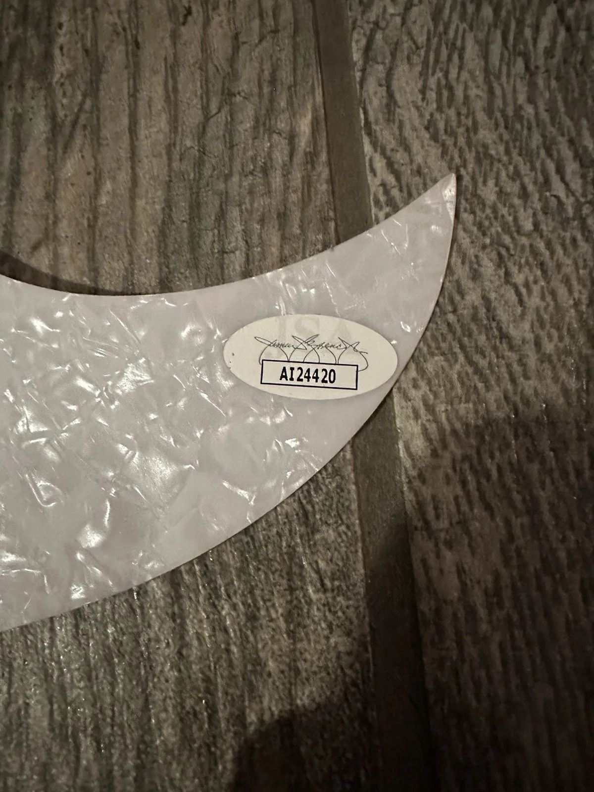 GRACIE ABRAMS SIGNED ACOUSTIC PICKGUARD AUTOGRAPHED JSA COA CLOSE TO YOU, изображение 2