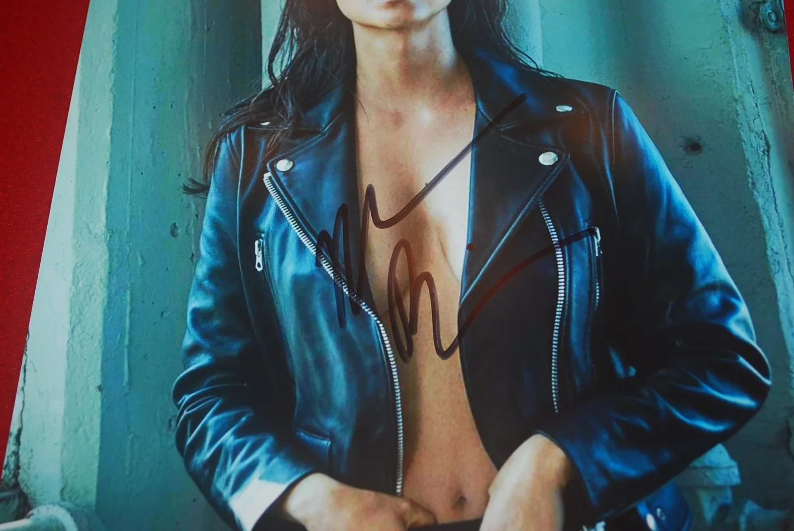 MORENA BACCARIN — SEXY MORENA BACCARIN Deadpool Firefly V Homeland Signed 8X10 Beckett COA BV81370, изображение 2
