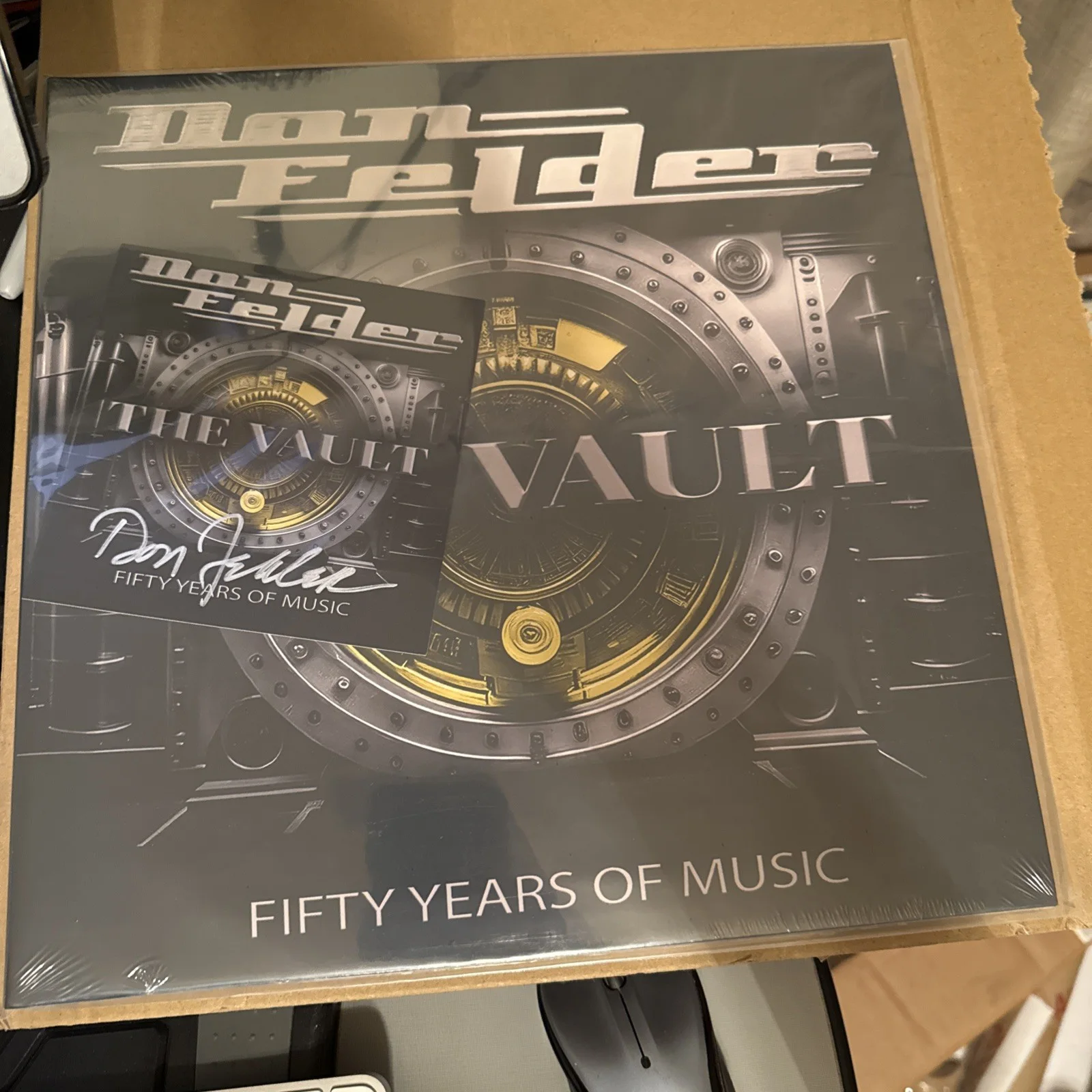 Don Felder of the Eagles Certified Signed The Vault CD insert card with Vinyl, изображение 2