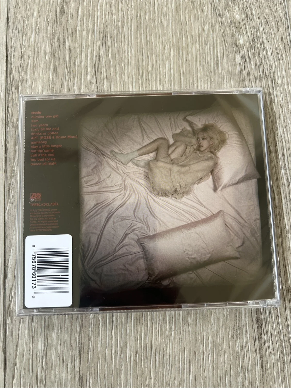 BLACKPINK Rose Rosie Jewel Case Signed Version CD with Lyric Book IN HAND, изображение 2