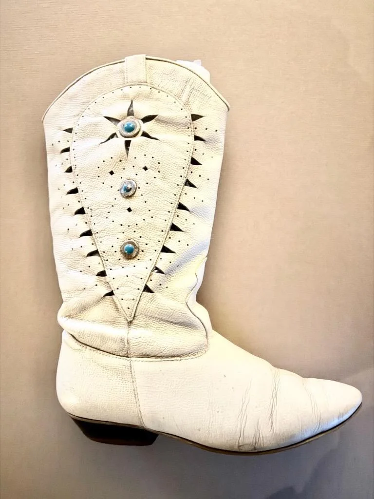 JAYNE MANSFIELD HAND SIGNED BOOTS w/ COA RIGHT BOOT SIGNED BY JANE IN BLUE INK, image 3