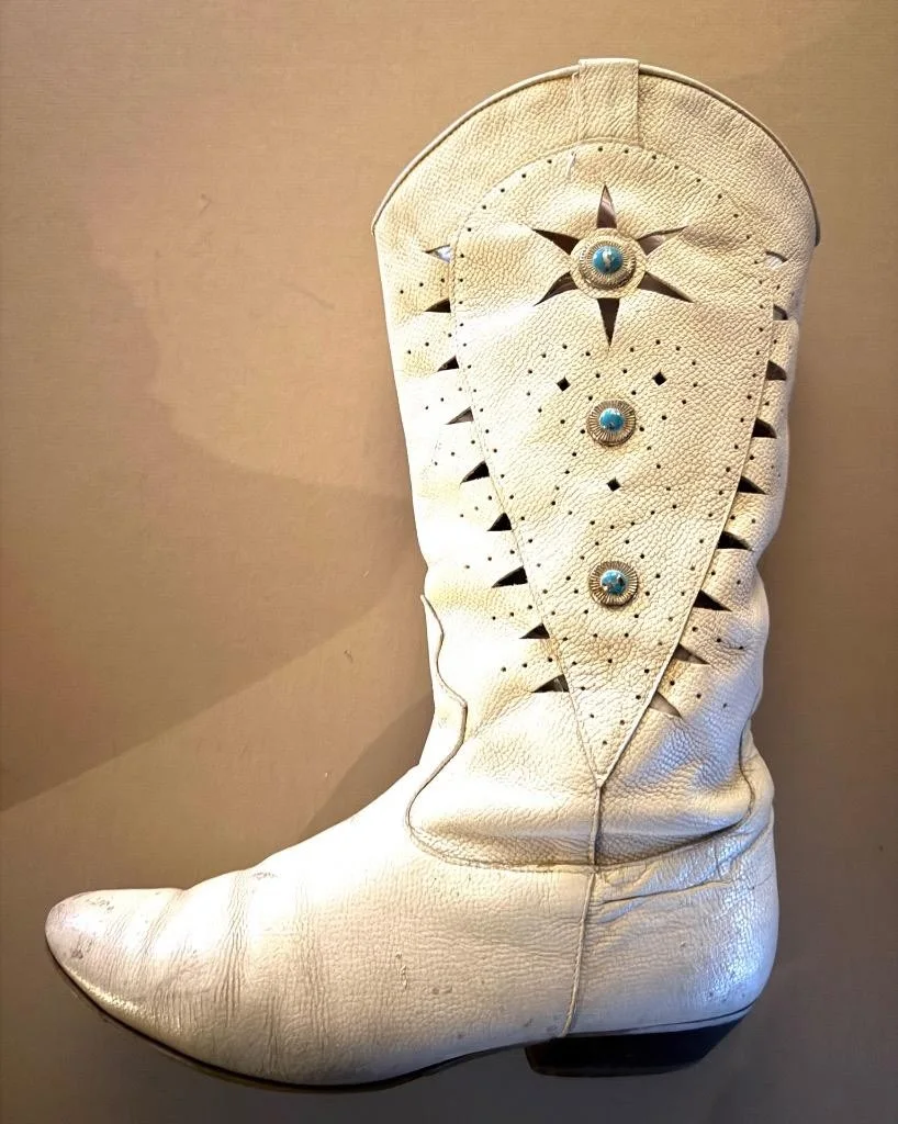 JAYNE MANSFIELD HAND SIGNED BOOTS w/ COA RIGHT BOOT SIGNED BY JANE IN BLUE INK, image 4