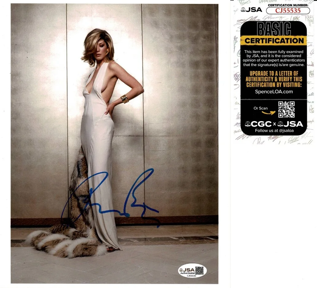 ROSAMUND PIKE — ROSAMUND PIKE SIGNED 8X10 PHOTO "JAMES BOND DIE ANOTHER DAY" JSA COA