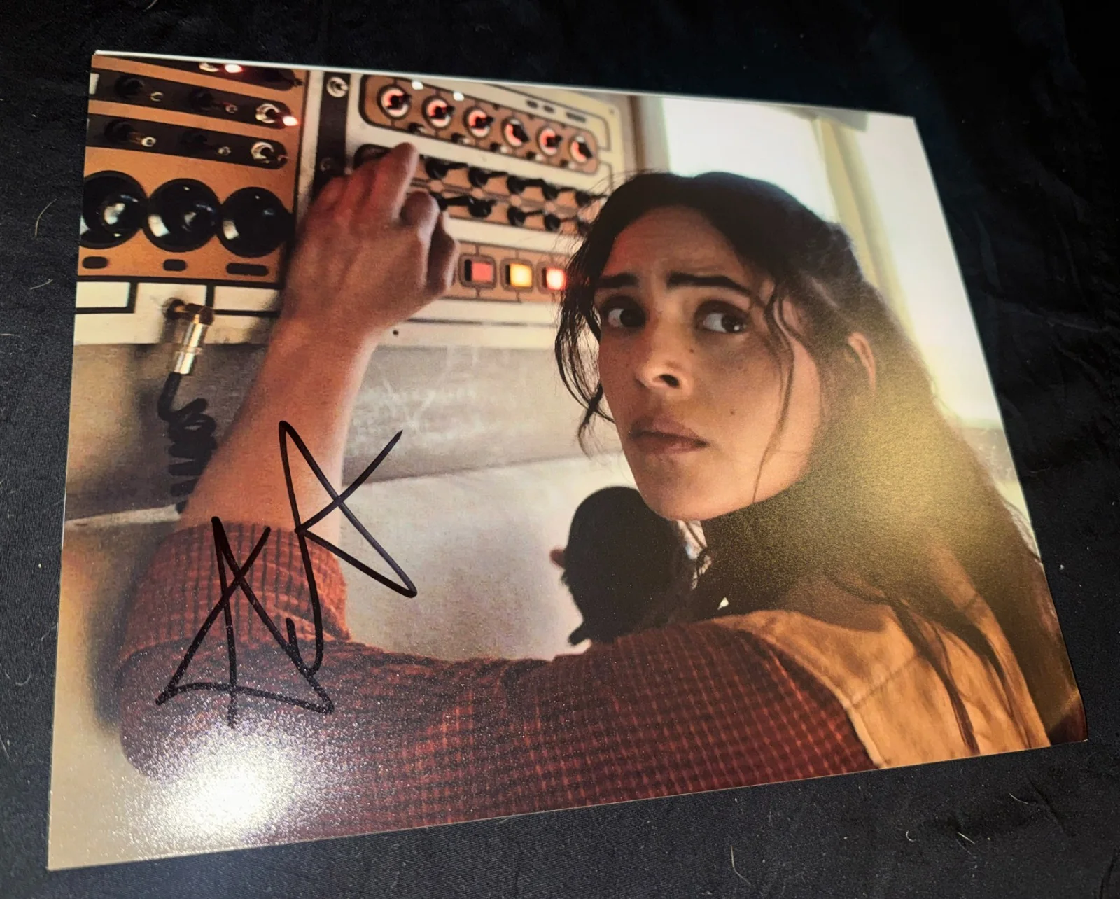 Adria Arjona — Adria Arjona signed 8x10 photo Bix Caleen Andor poster Star Wars sexy hot babe, изображение 2