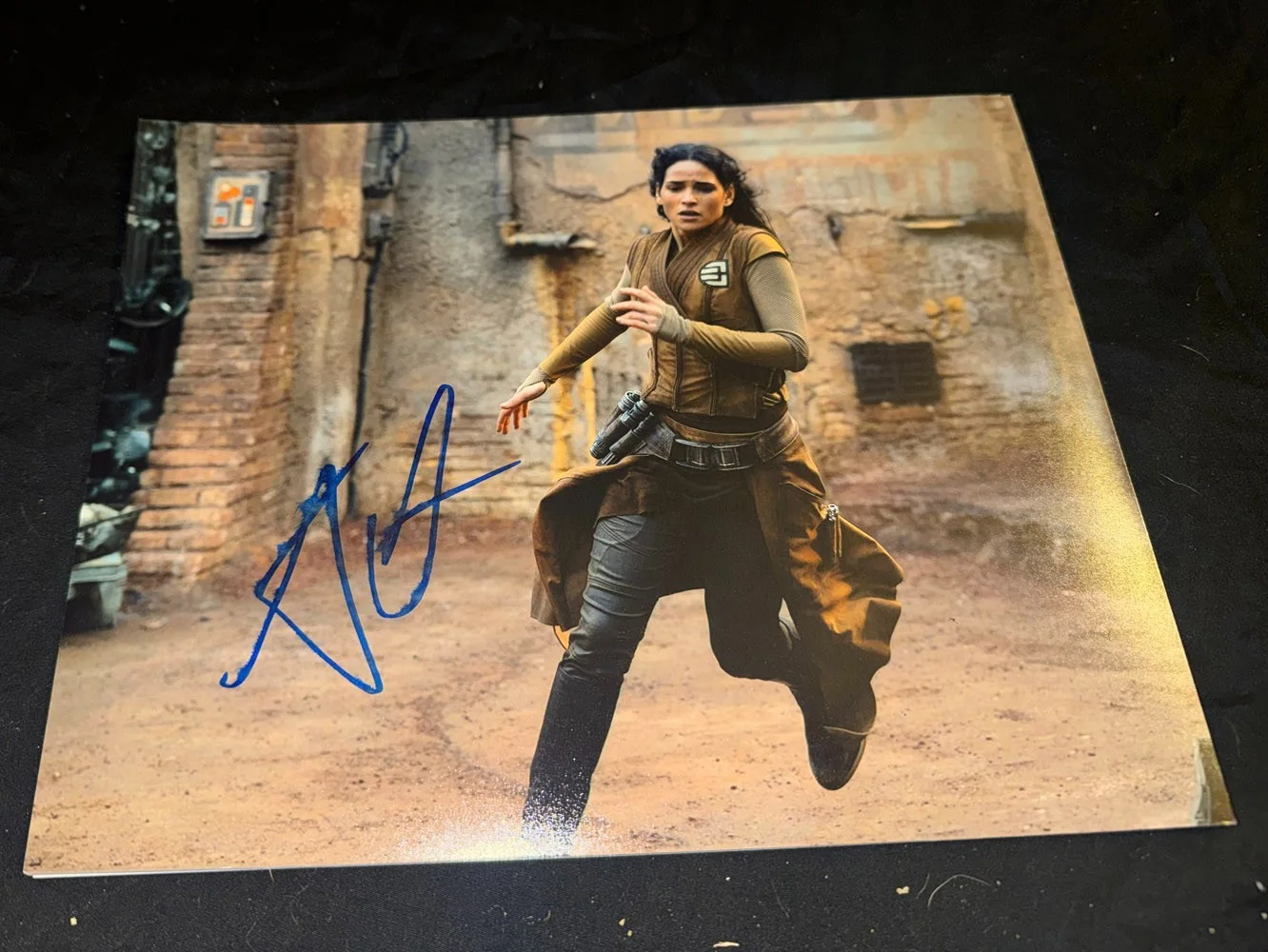 Adria Arjona — Adria Arjona signed 8x10 photo Bix Caleen Andor poster Star Wars sexy hot babe, изображение 2