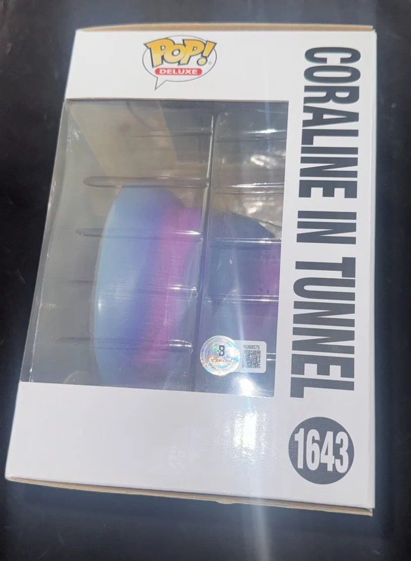 Dakota Fanning — Dakota Fanning signed Corraline in the Tunnel funko pop poster photo BAS Beckett, изображение 4