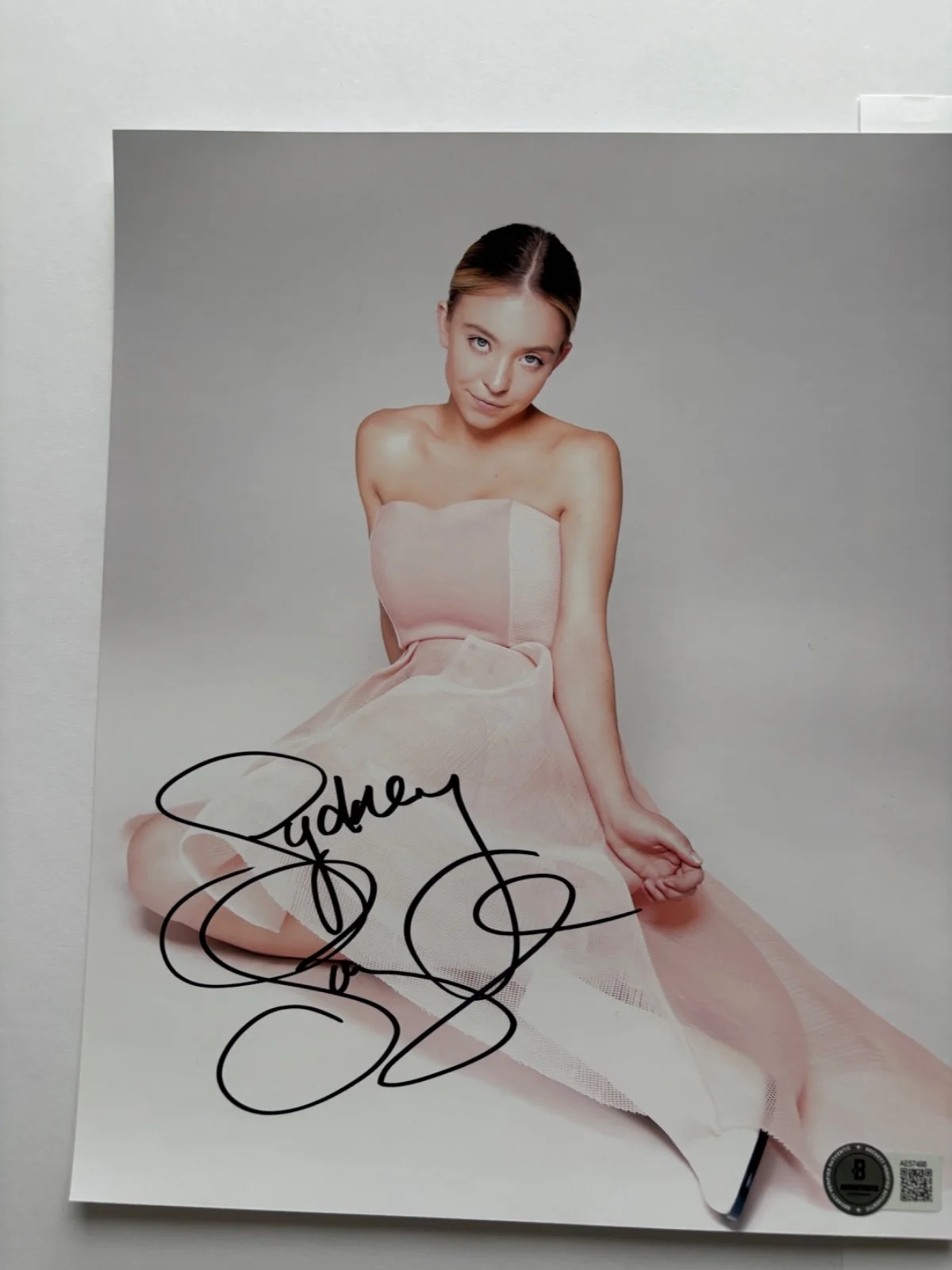 SYDNEY SWEENEY SIGNED EUPHORIA 8X10 PHOTO SEXY ACTRESS CHRISTY WHITE LOTUS BAS a, изображение 2