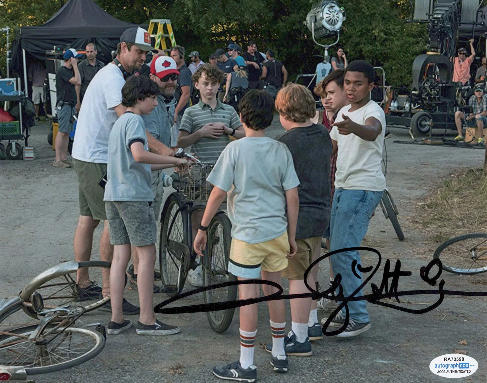 ANDY MUSCHIETTI — Andy Muschietti signed "IT" 8x10 Photo h DIRECTOR Welcome To Derry ACOA COA, изображение 3
