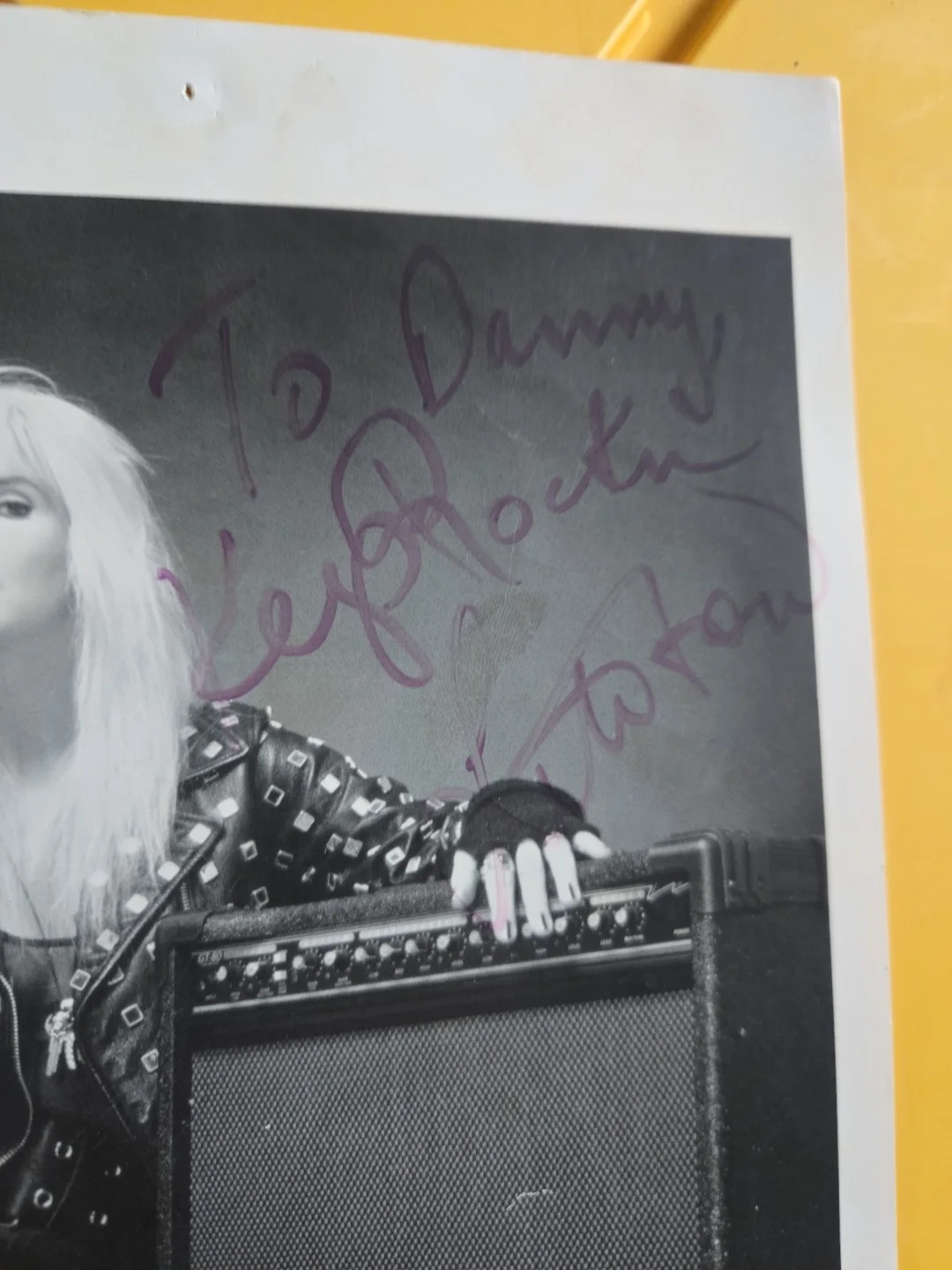 Lita Ford CRATE AMPLIFIERS 10x8 photo ~ AUTOGRAPHED Signed ~ The Runaways, image 2