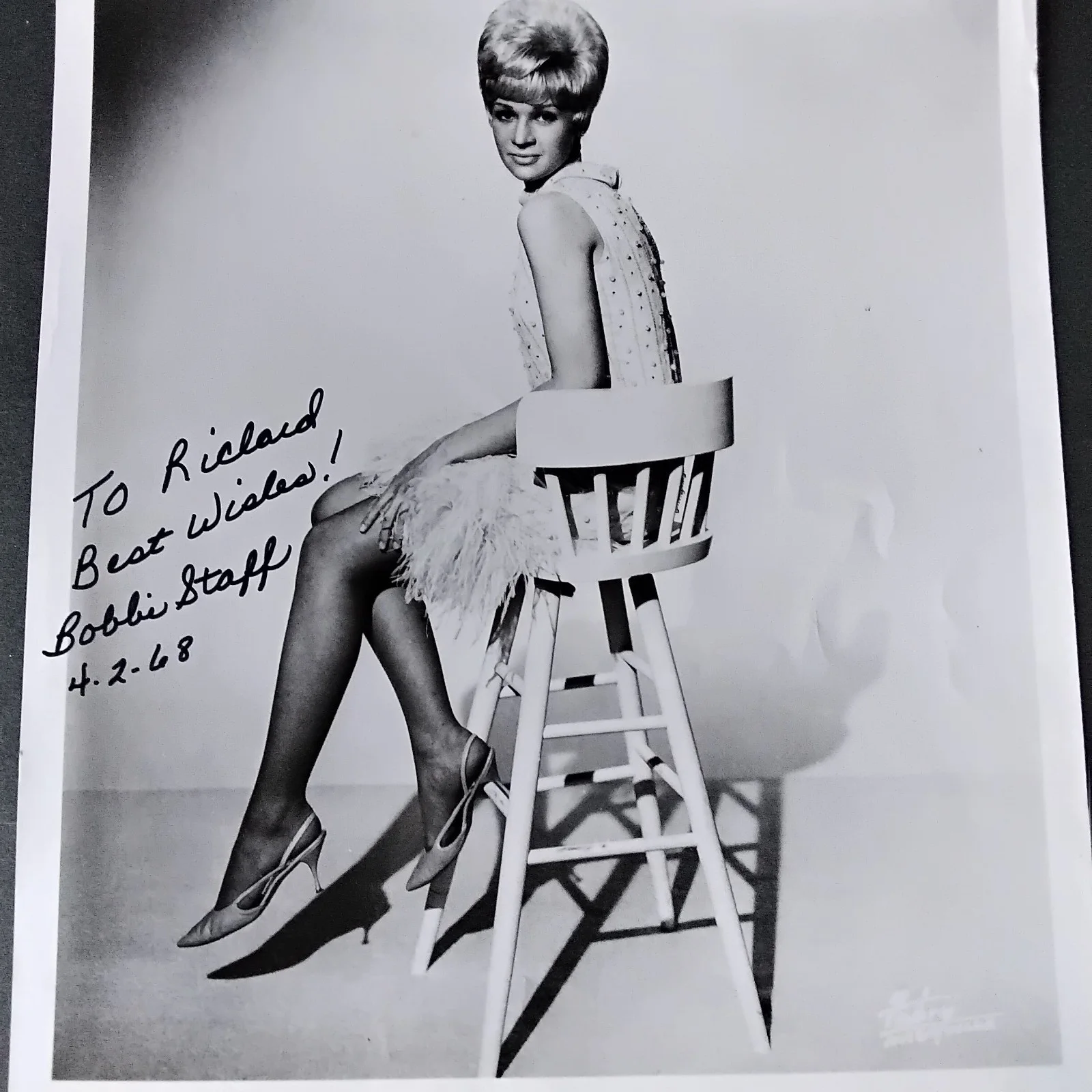 Bobbi Staff SIGNED 1968 Photo Country Singer Chicken Feed Don't Cry Today Pride, изображение 2