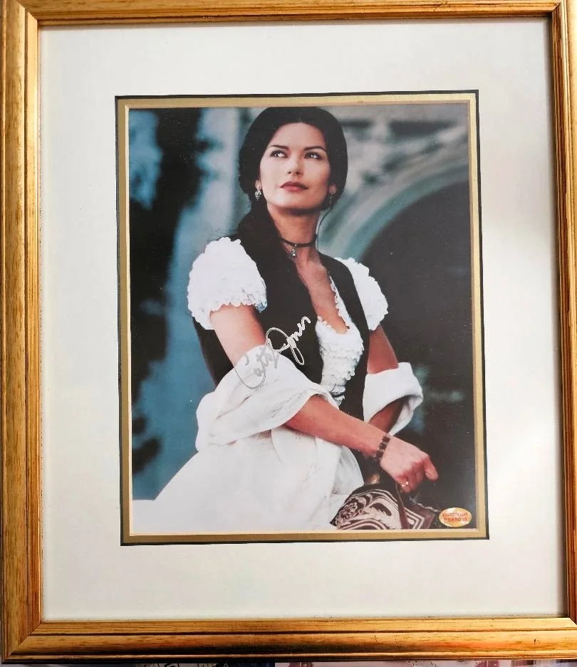 Catherine Zeta Jones — Catherine Zeta-Jones Signed BEAUTIFUL FRAMED PHOTO with 2 COAs