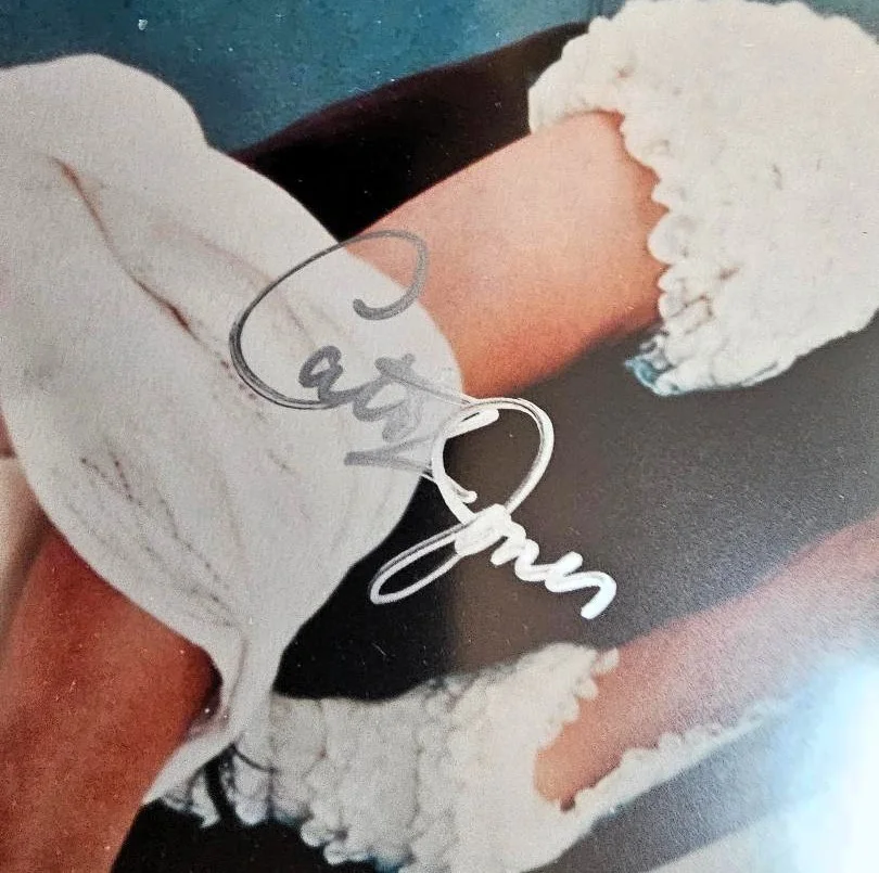 Catherine Zeta Jones — Catherine Zeta-Jones Signed BEAUTIFUL FRAMED PHOTO with 2 COAs, изображение 2