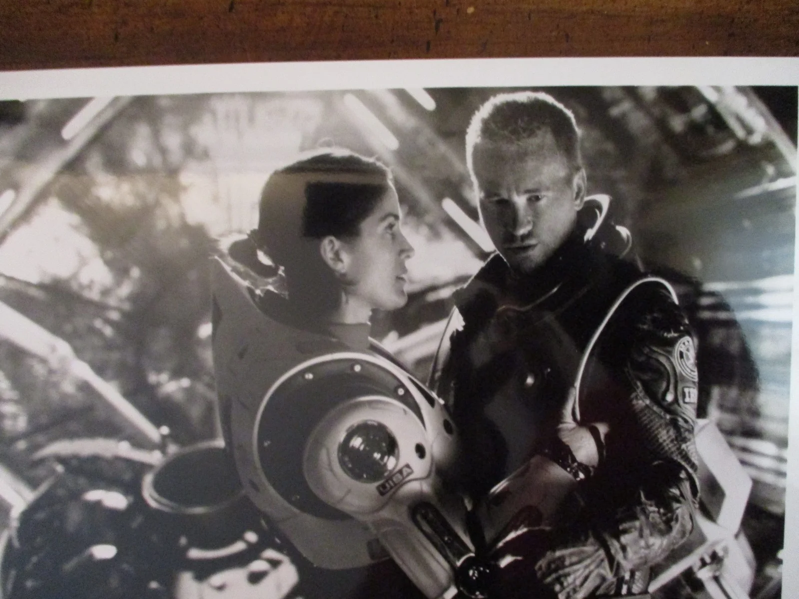 ("RED PLANET")Carrie-Ann Moss/Val Kilmer/2000 10 x 8 Glossy B & W Press Photo, image 2