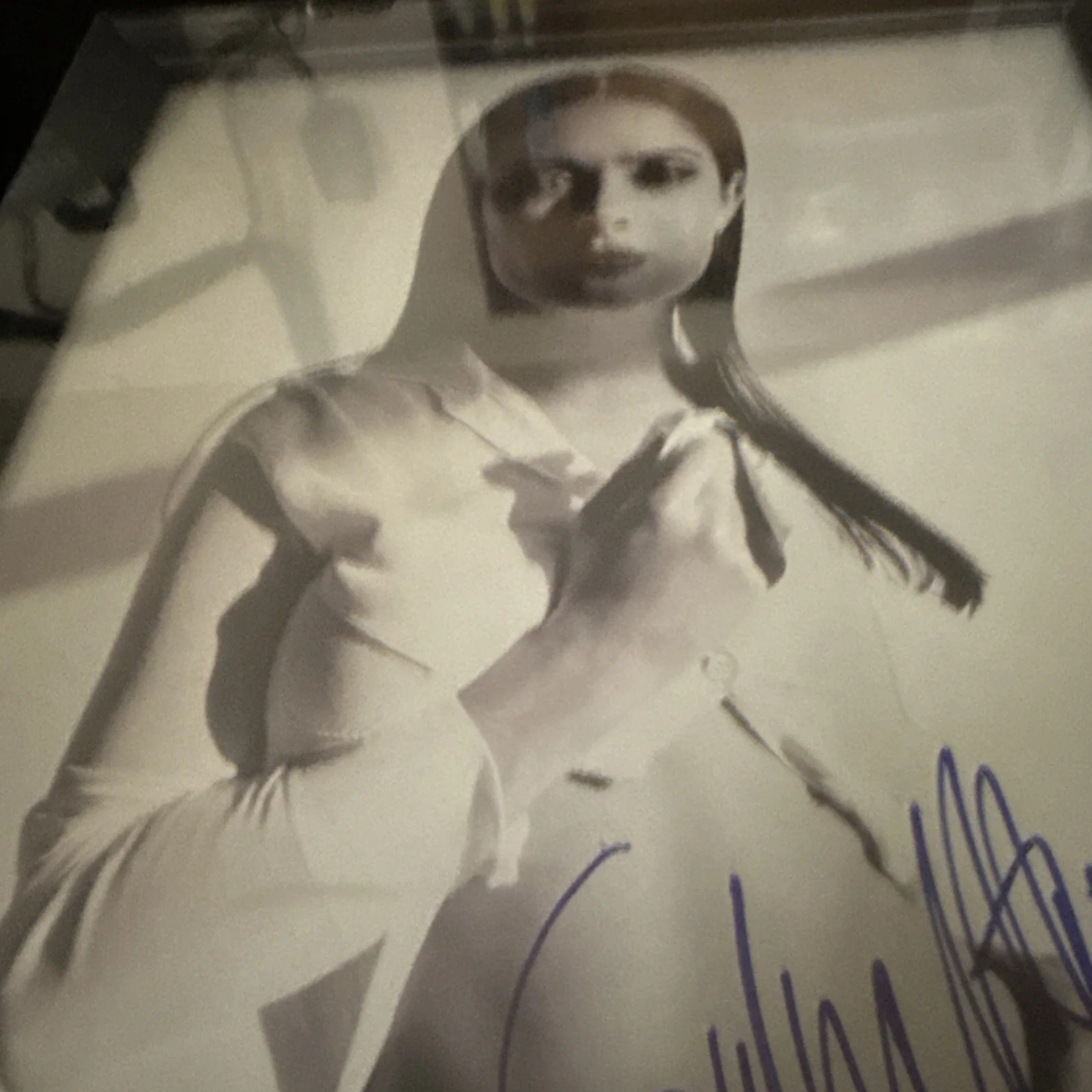 Salma Hayak (Exotic) 11x14 Autographed Photo Beckett Certified E07663, изображение 2