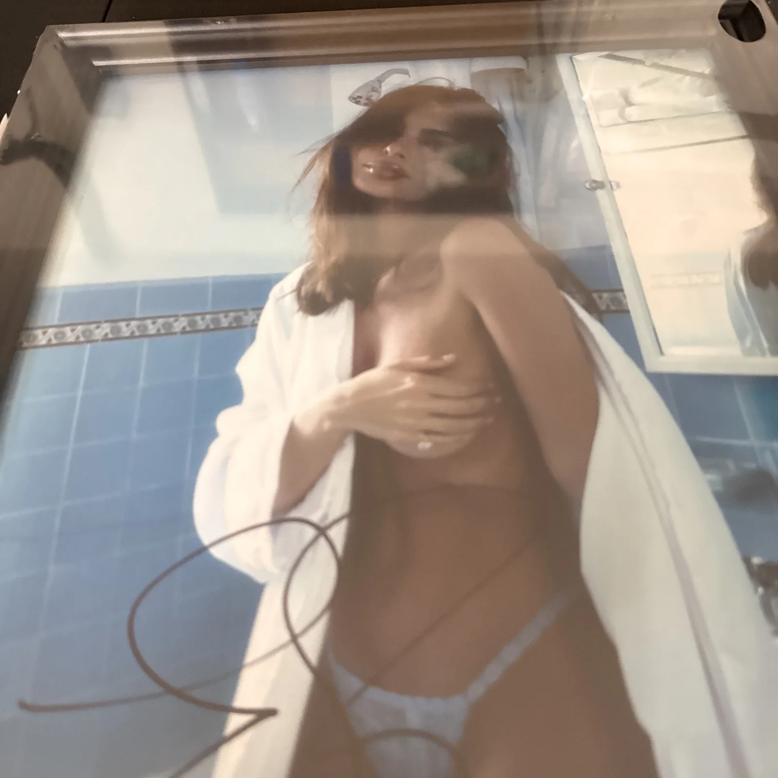 Emily Ratajakowski (Sexy) 11x14 Autographed Photo Beckett Certified BS39263, изображение 2