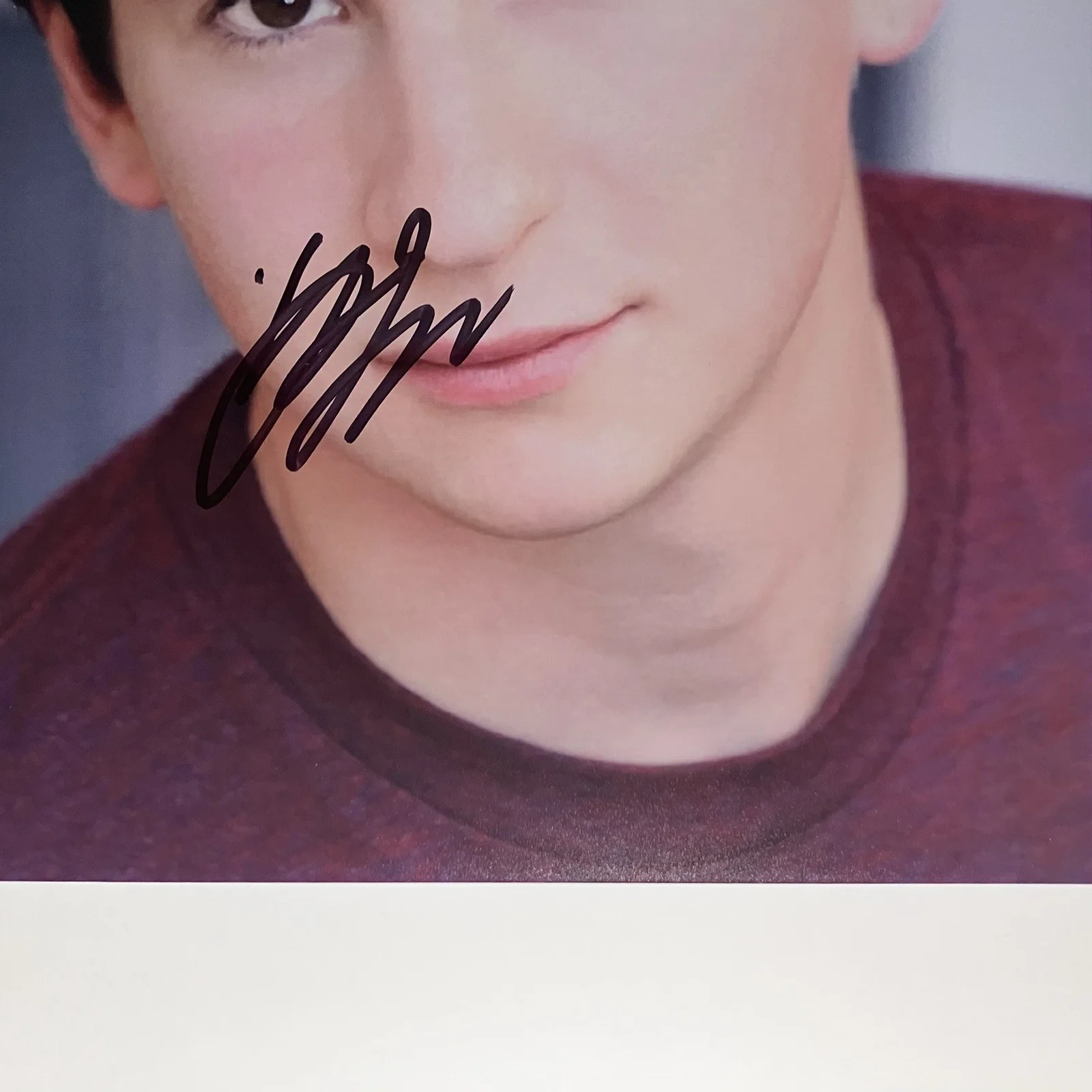 Sam Lerner — THE GOLDBERGS Signed 8x10 / SAM LERNER As Geoff Schwartz / THE SECRET SATURDAYS, image 4