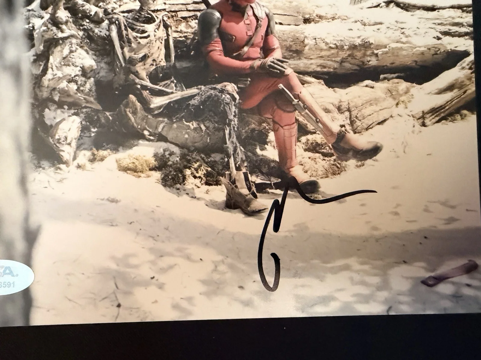 Ryan Reynolds — Ryan Reynolds Signed 8x10 Photo Deadpool Autographed PSA COA, image 2