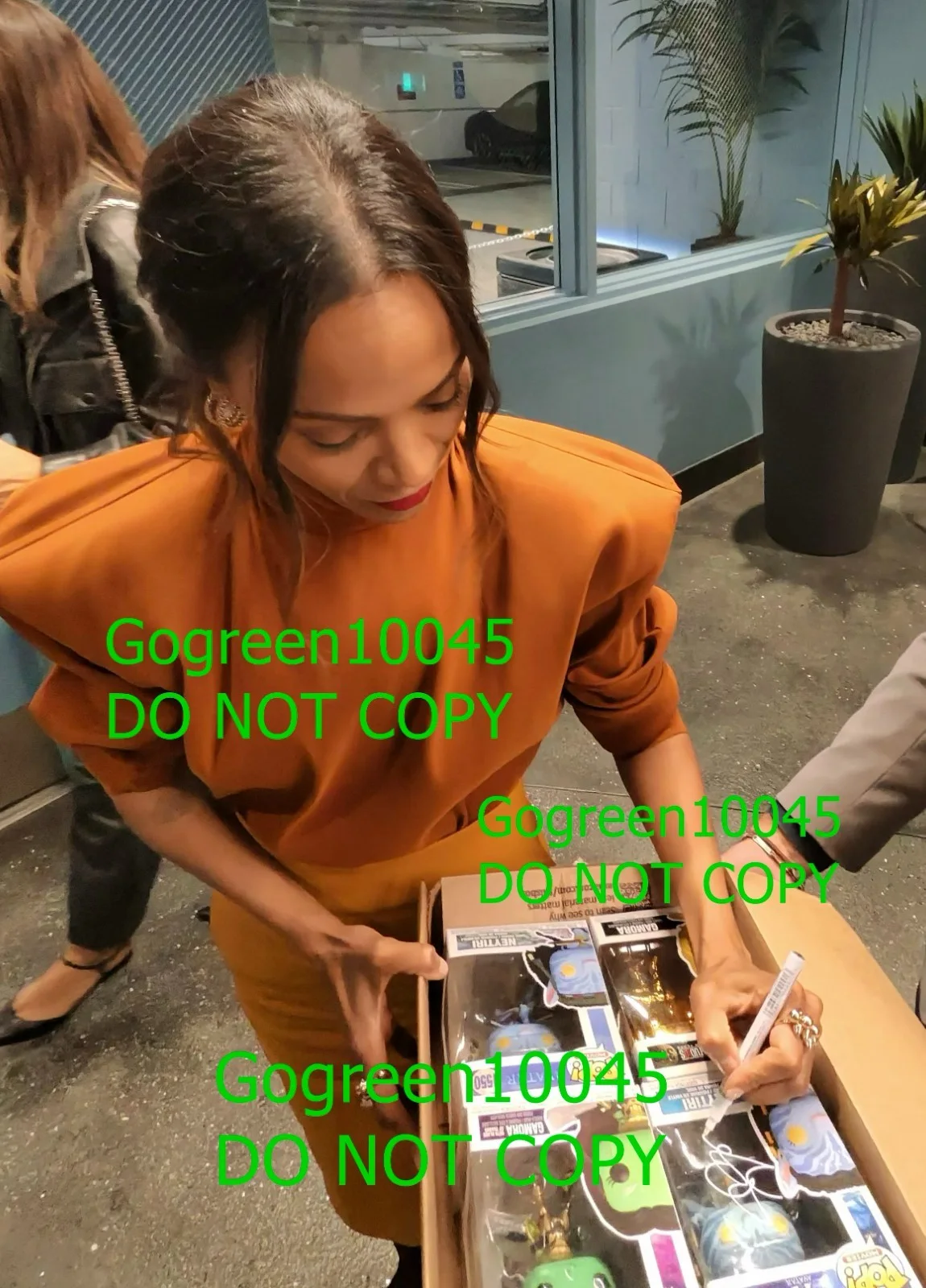 Zoe Saldana — Zoe Saldana signed Neytiri funko Avatar poster photo BAS Beckett NEW, изображение 3