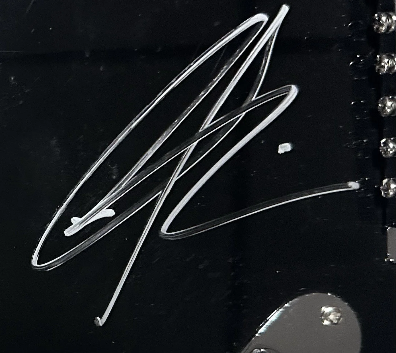 KINGS OF LEON BAND SIGNED GUITAR KINGS OF LEON AUTOGRAPHED GUITAR 4 Members !, изображение 4