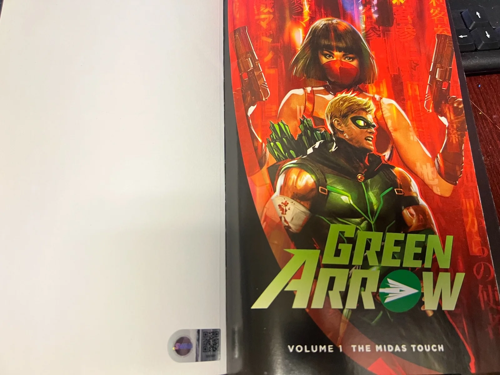stephen amell — Stephen Amell Signed Green Arrow DC Comics Volume 1 Comic Book SWAU, image 2