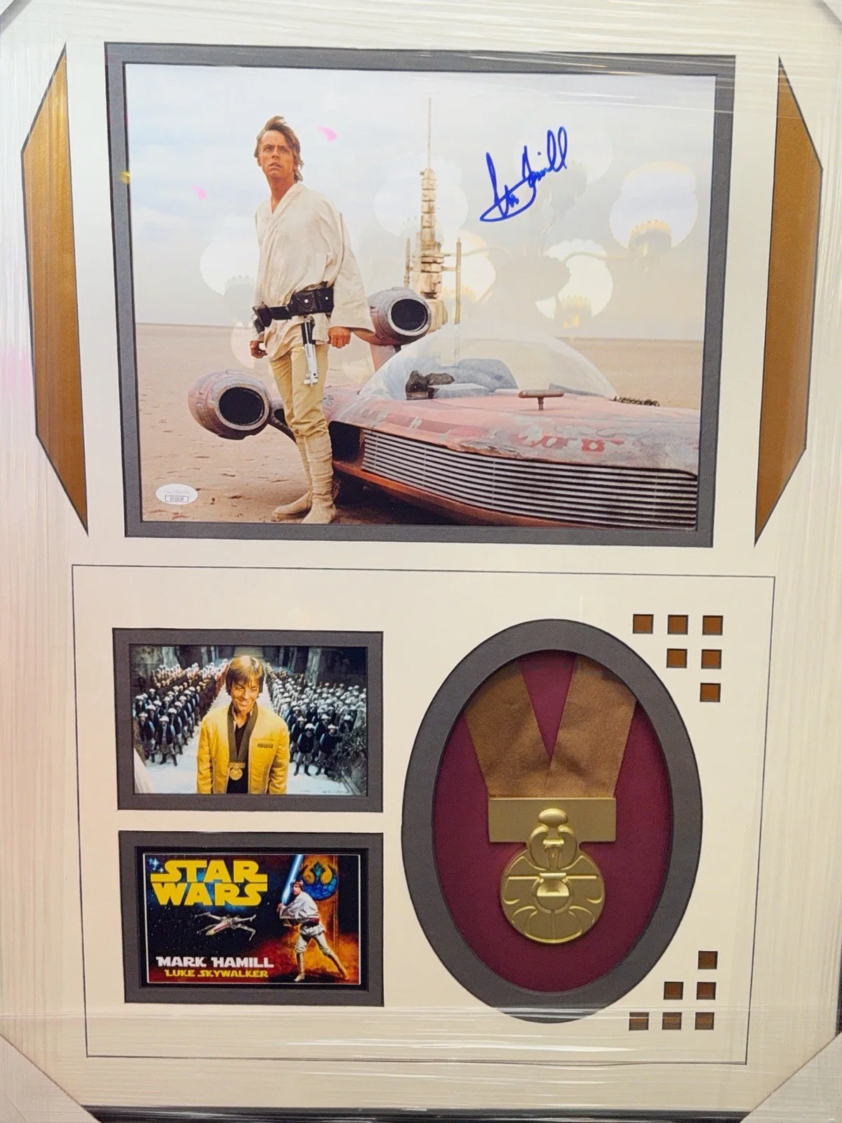 Mark Hamill — Mark Hamill Star Wars Signed Collage With Metal Of Bravery Framed JSA, изображение 2