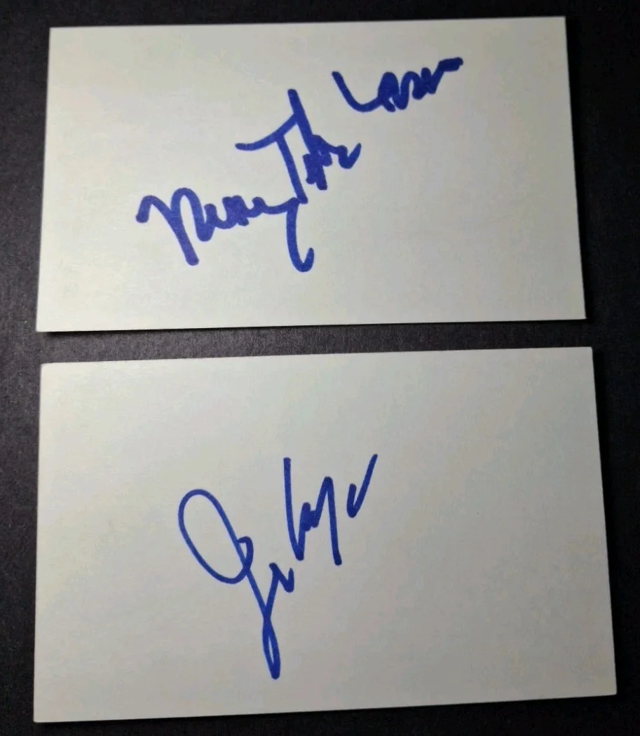 Mary Tyler Moore & Jerry Van Dyke — MARY TYLER MOORE & JERRY VAN DYKE LOT OF 2 SIGNED 3x5 INDEX DICK VAN DYKE SHOW