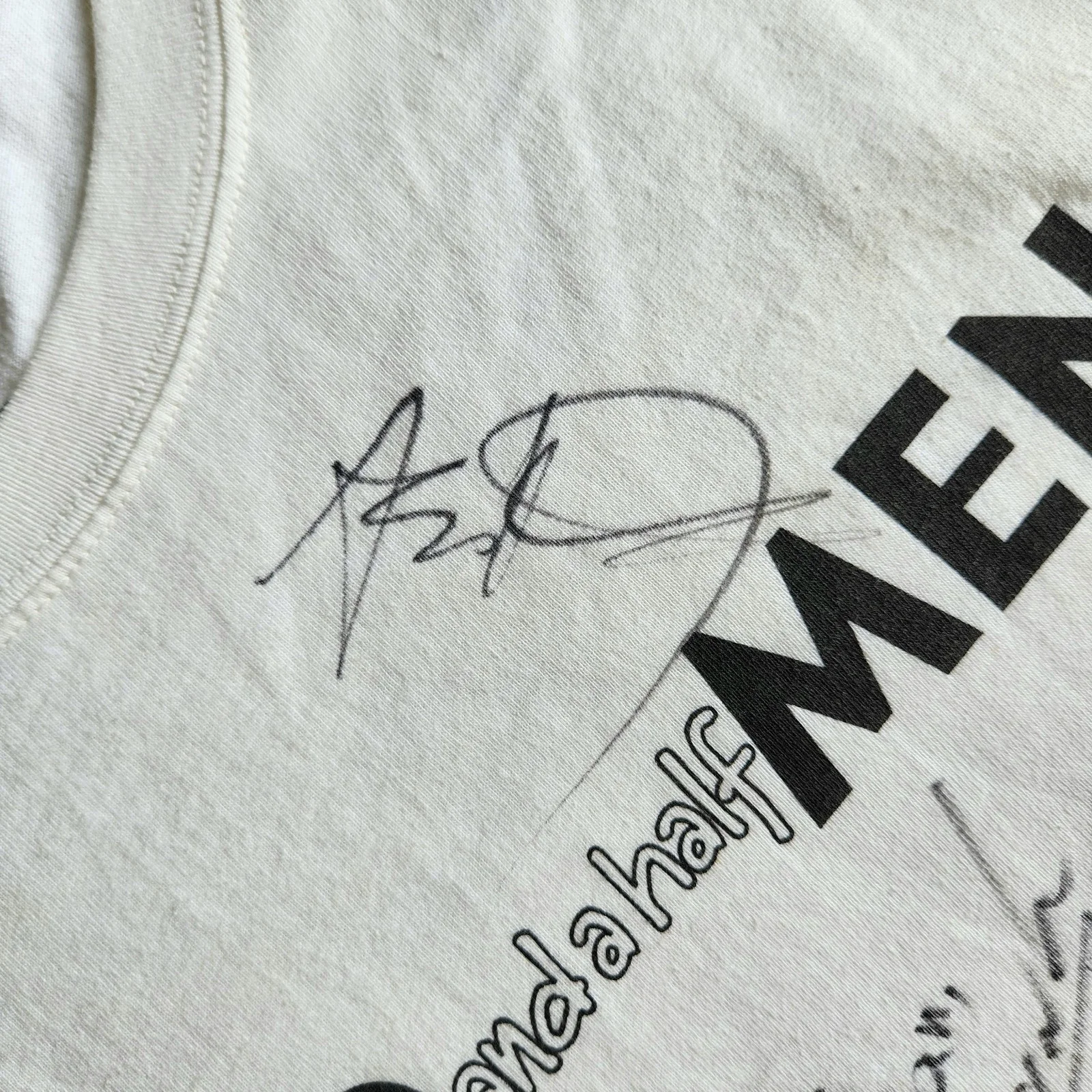 Ashton Kutcher, Jon Cryer, Angus T. Jones, Graham Patrick Martin — Two and a Half Men 4x Hand Signed Cast Autographs Shirt Ashton Kutcher Jon Cryer, изображение 4