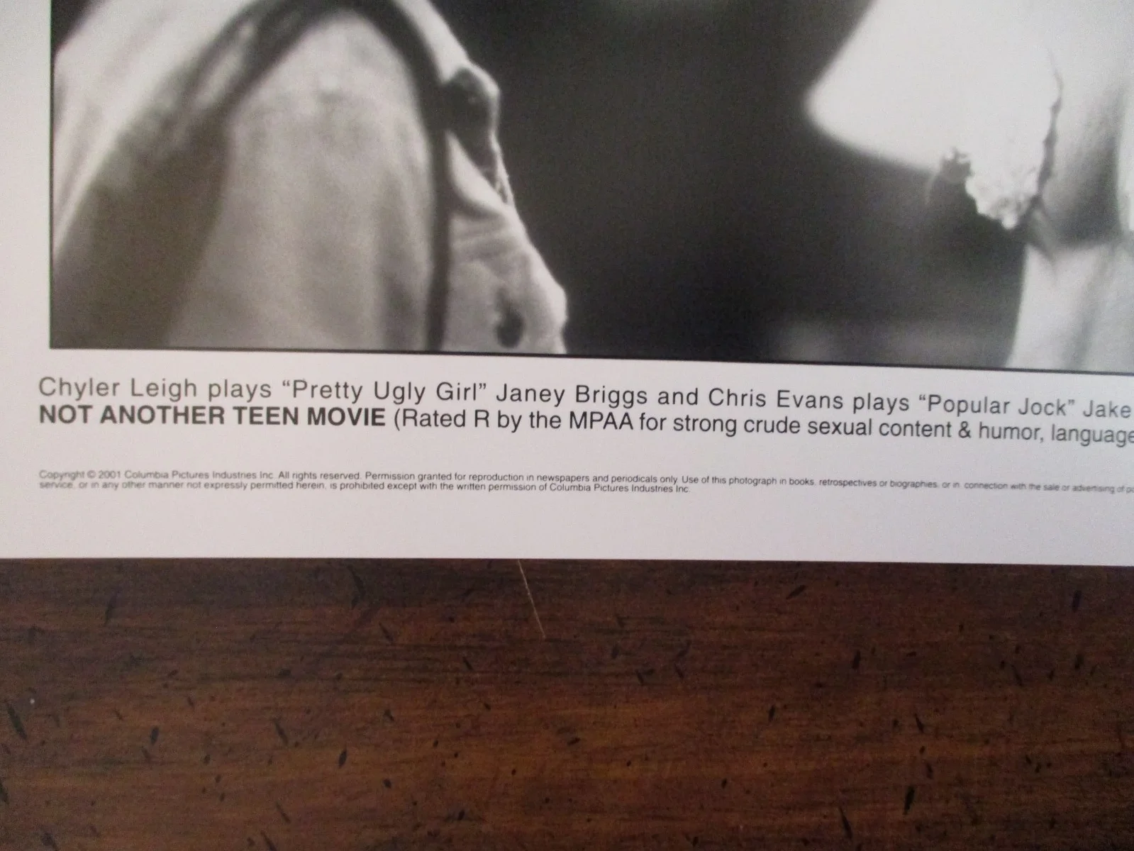Chris Evans/Chyler Leigh(NOT ANOTHER TEEN MOVIE)2001 10 x 8 B & W Press Photo, изображение 2
