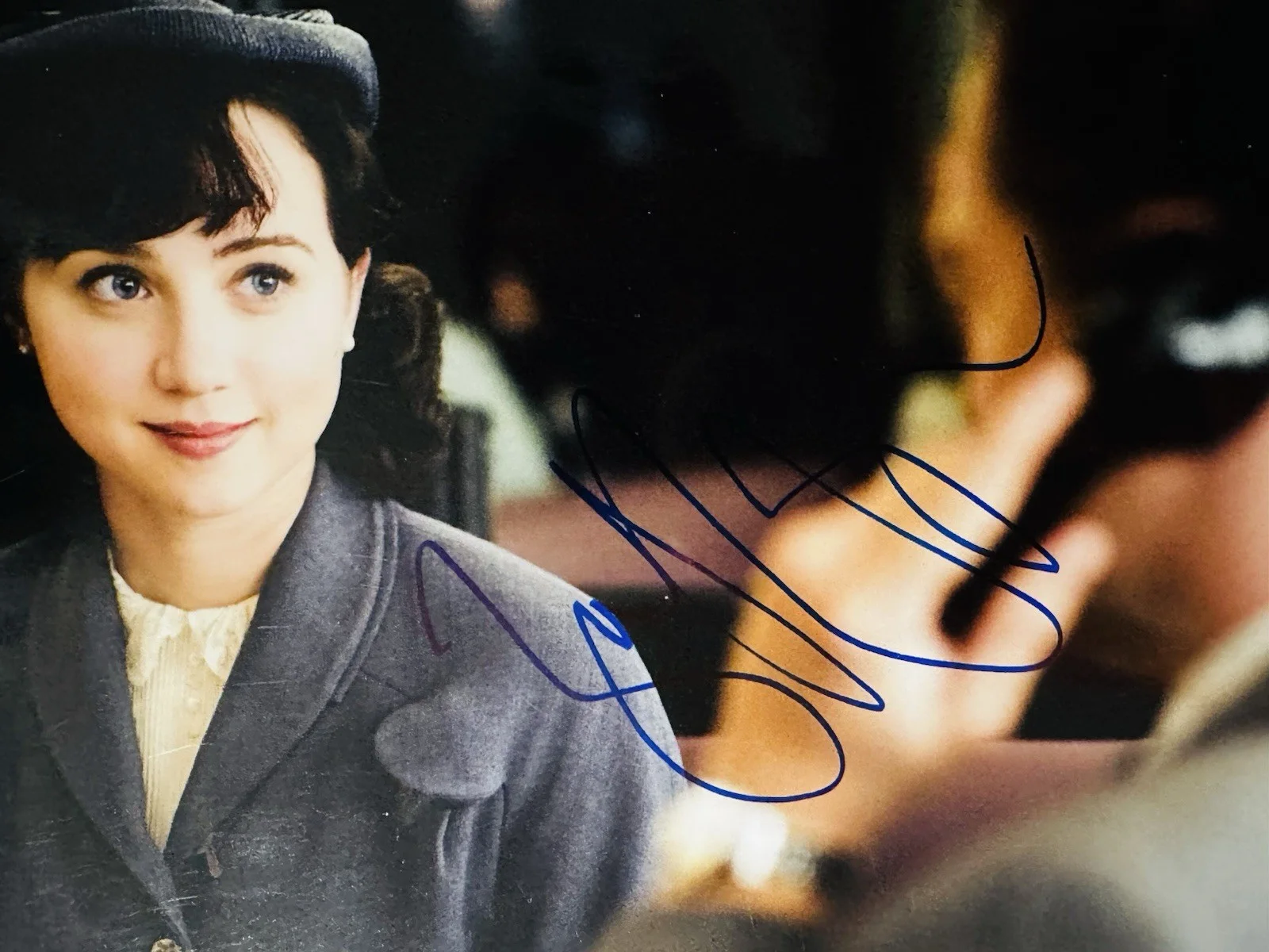 Zoe Kazan — Zoe Kazan Signed Revolutionary Road 8x10 photo In Person., изображение 2