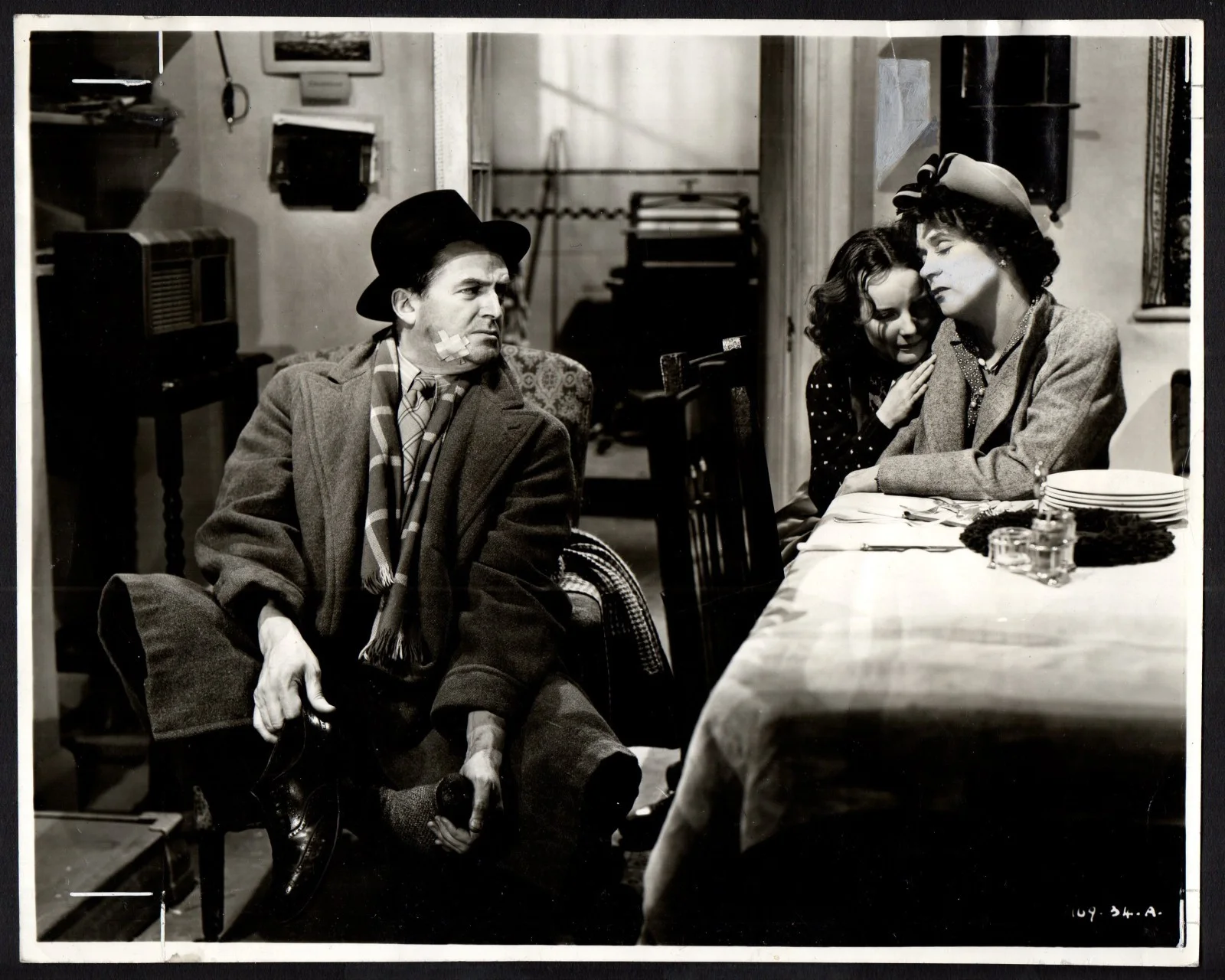 HERE COME THE HUGGETS 1948 Jack Warner, Kathleen Harrison, Petula Clark 6 STILLS, image 3