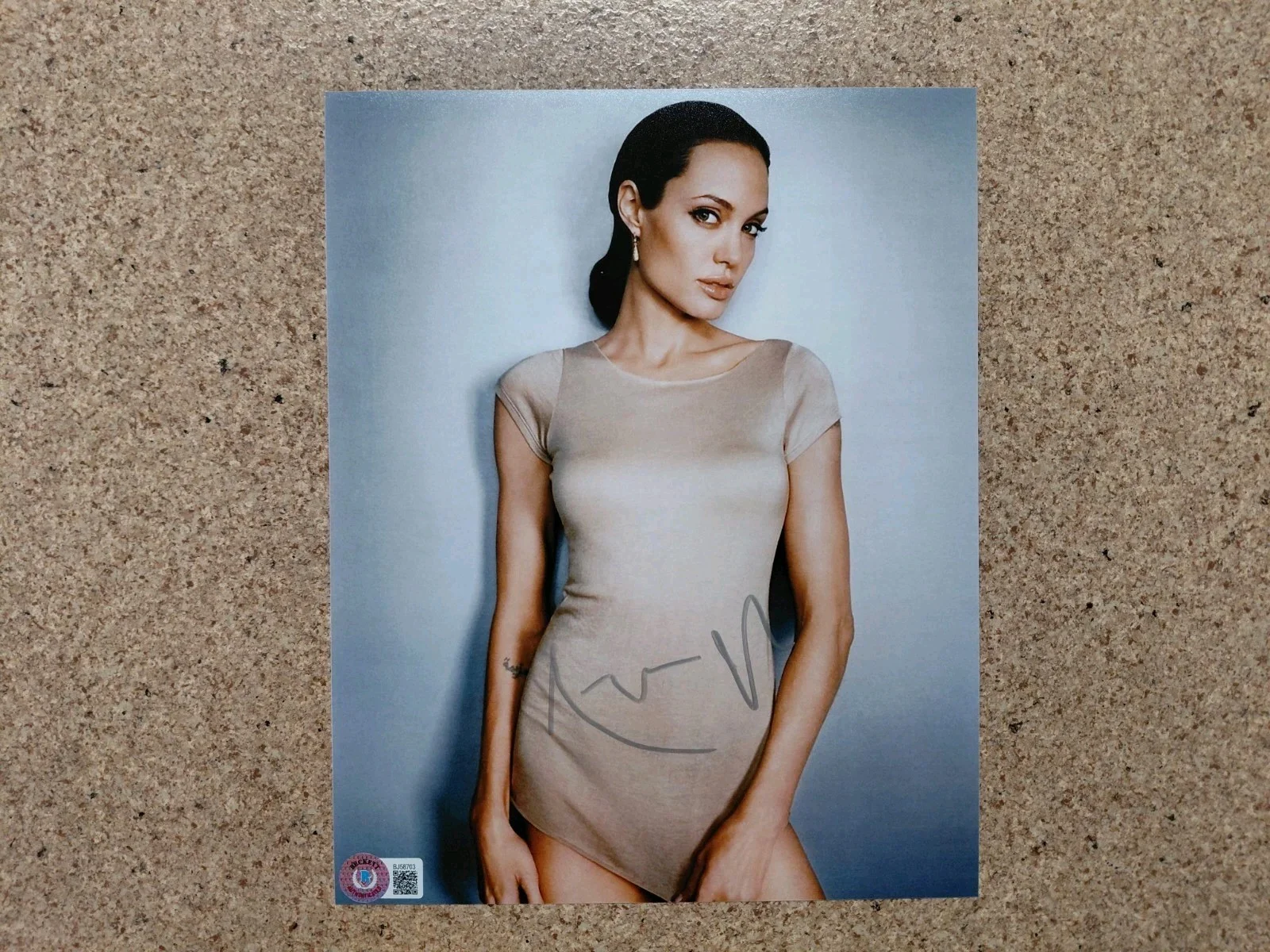 Angelina Jolie — Angelina Jolie Signed 8x10 Photo Sexy Beckett BAS Authentic COA Autograph
