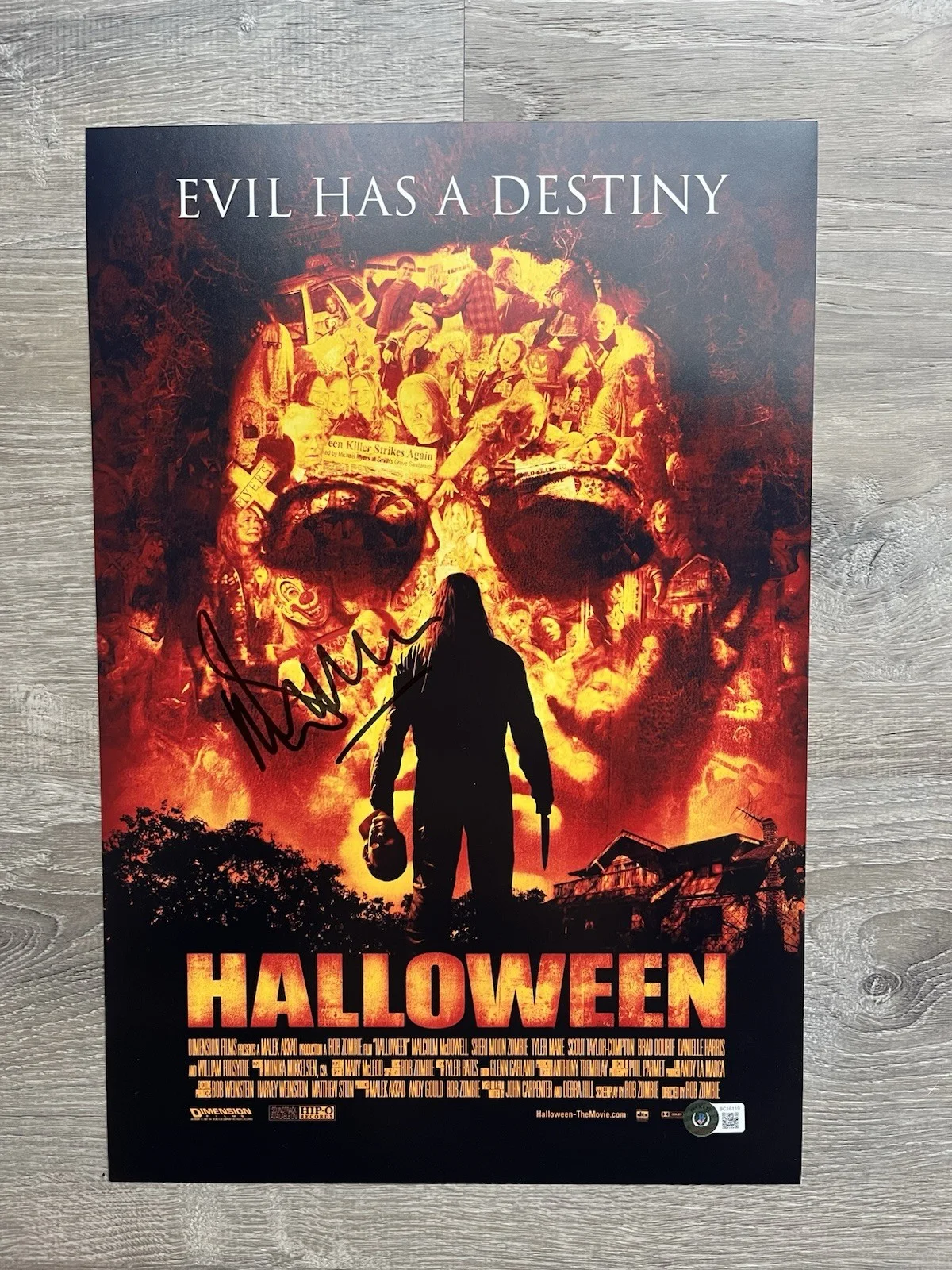 Malcolm McDowell — Malcolm McDowell Signed Halloween 12x18 Photo Beckett COA Dr Loomis Horror, изображение 2