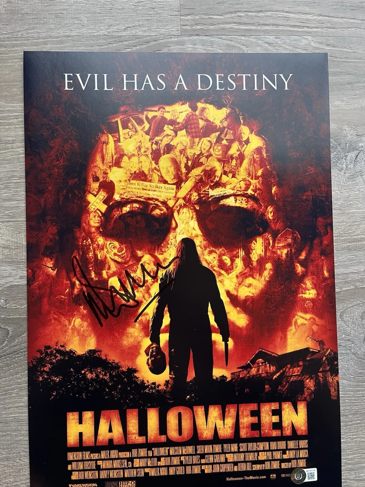Malcolm McDowell — Malcolm McDowell Signed Halloween 12x18 Photo Beckett COA Dr Loomis Horror, изображение 5