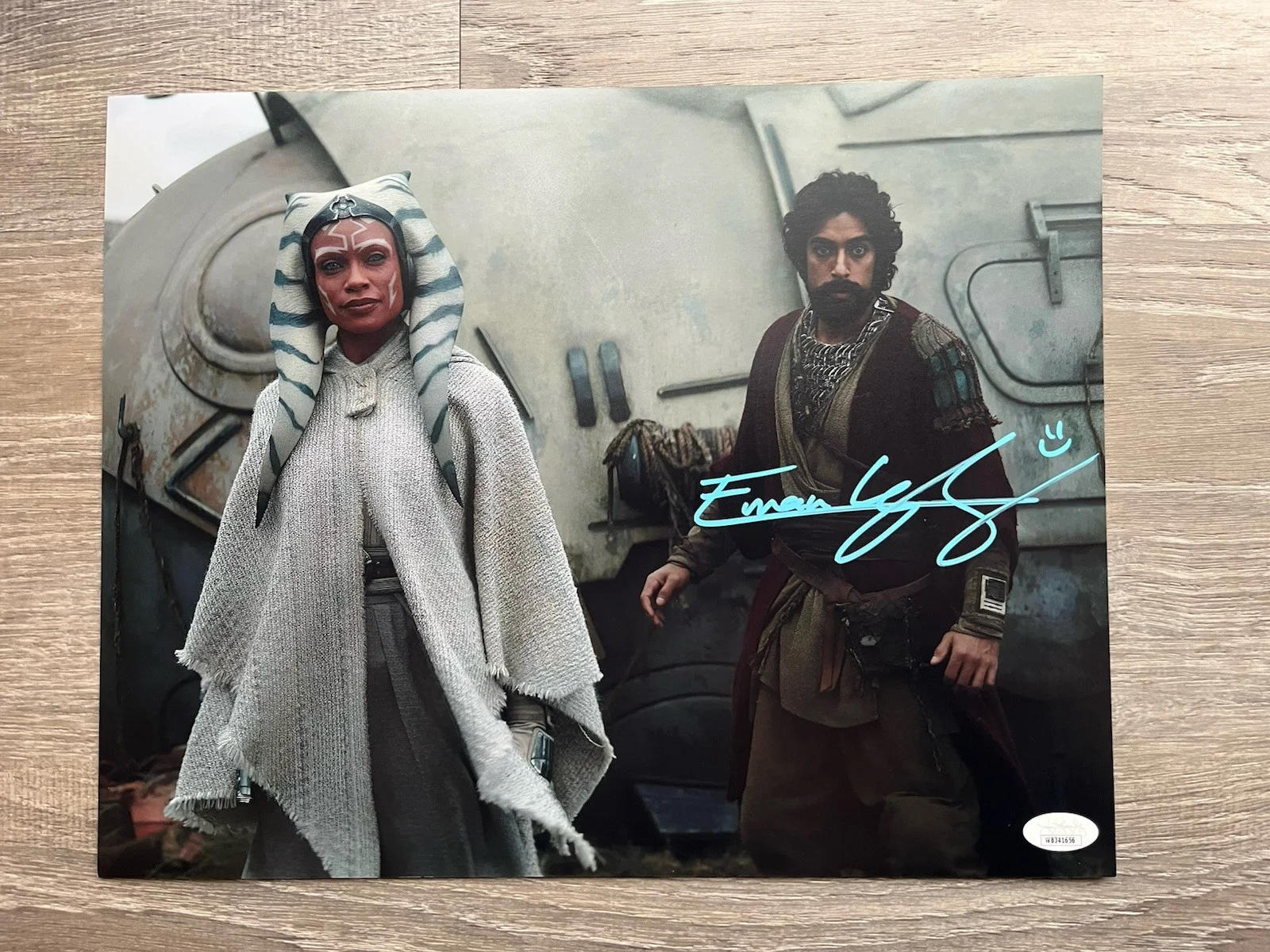 Eman Esfandi — Eman Esfandi Signed Ezra Bridger 11x14 Photo JSA COA AHSOKA Star Wars, изображение 2